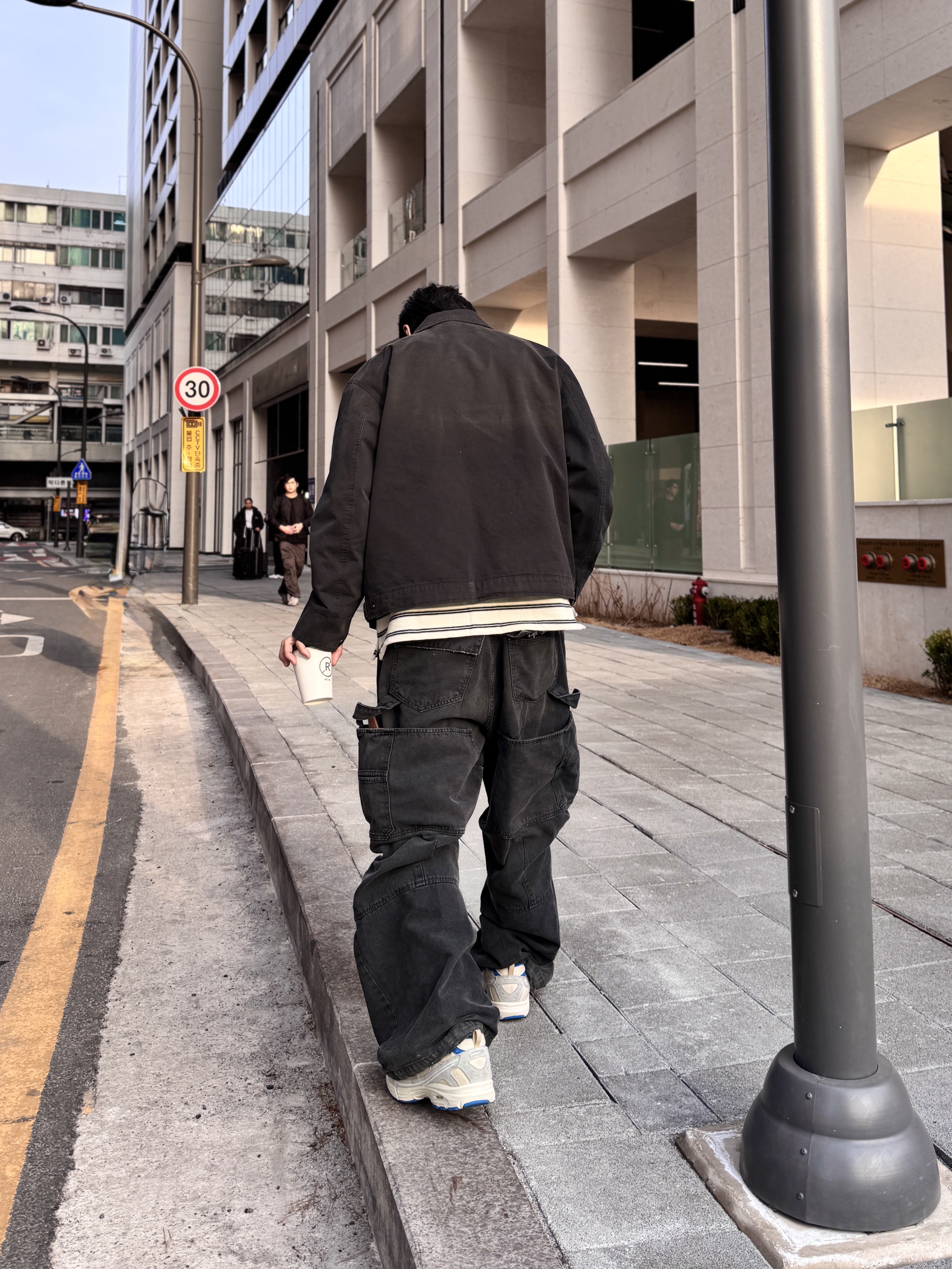 Nonnod Double Knee Cover Pants Vintage Beige, Mizuno MXR WIND AND SEA Snow White Mojave Desert Directoire Blue 착용 스타일 - 2