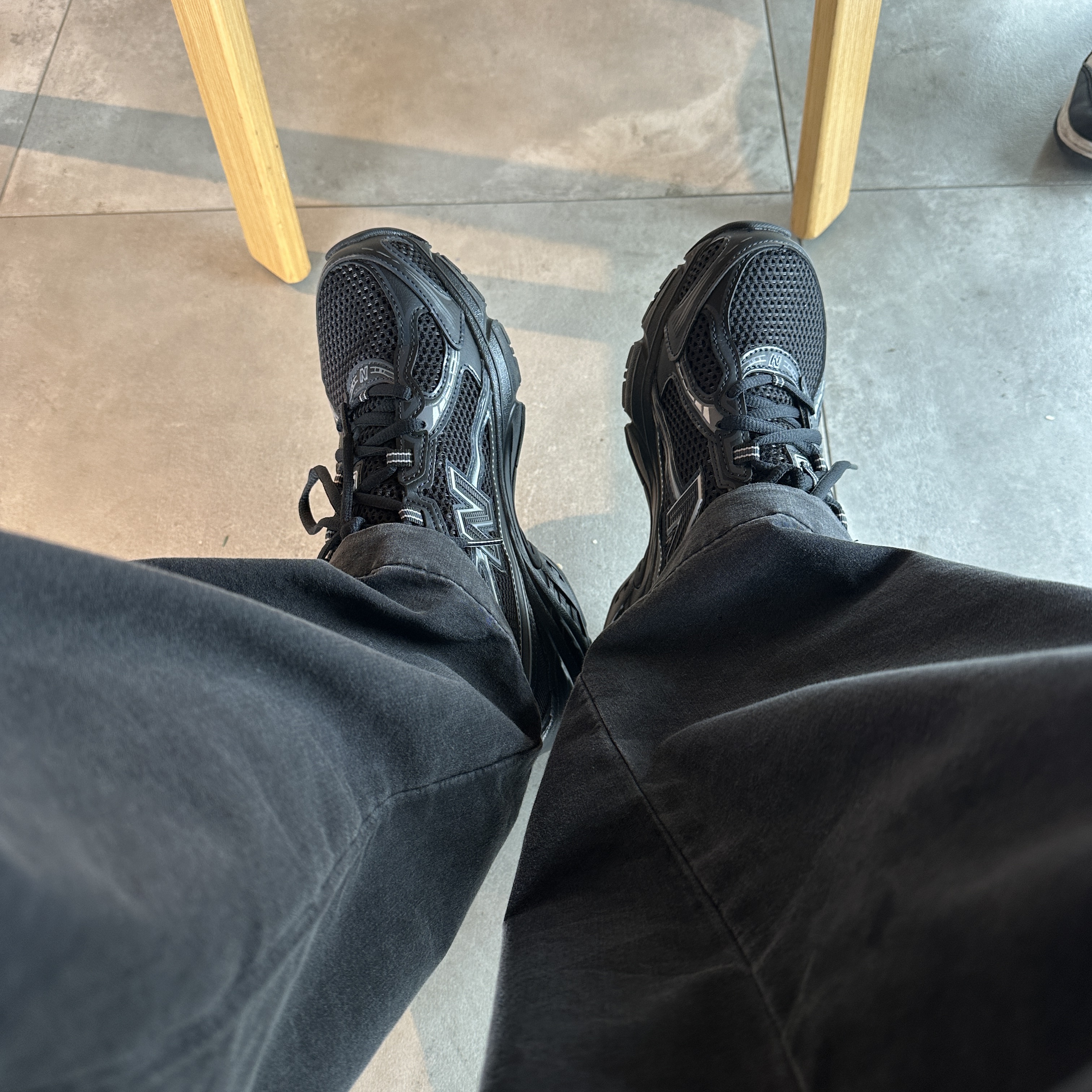 New Balance 740v2 Black Silver Metallic 착용 스타일