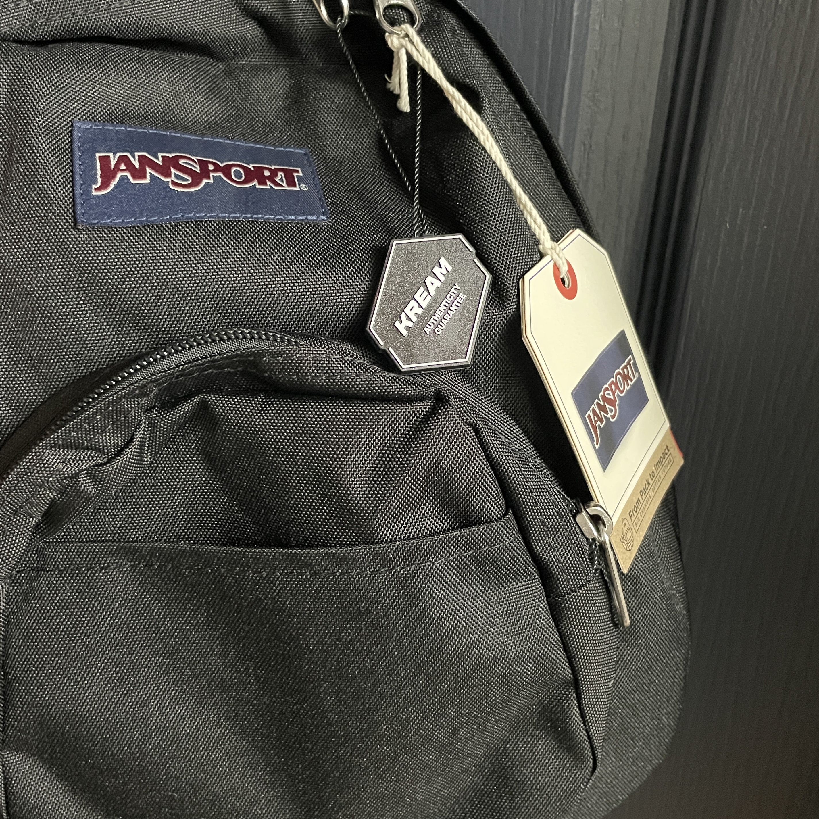 Jansport Half Pint Mini Backpack Black 착용 스타일