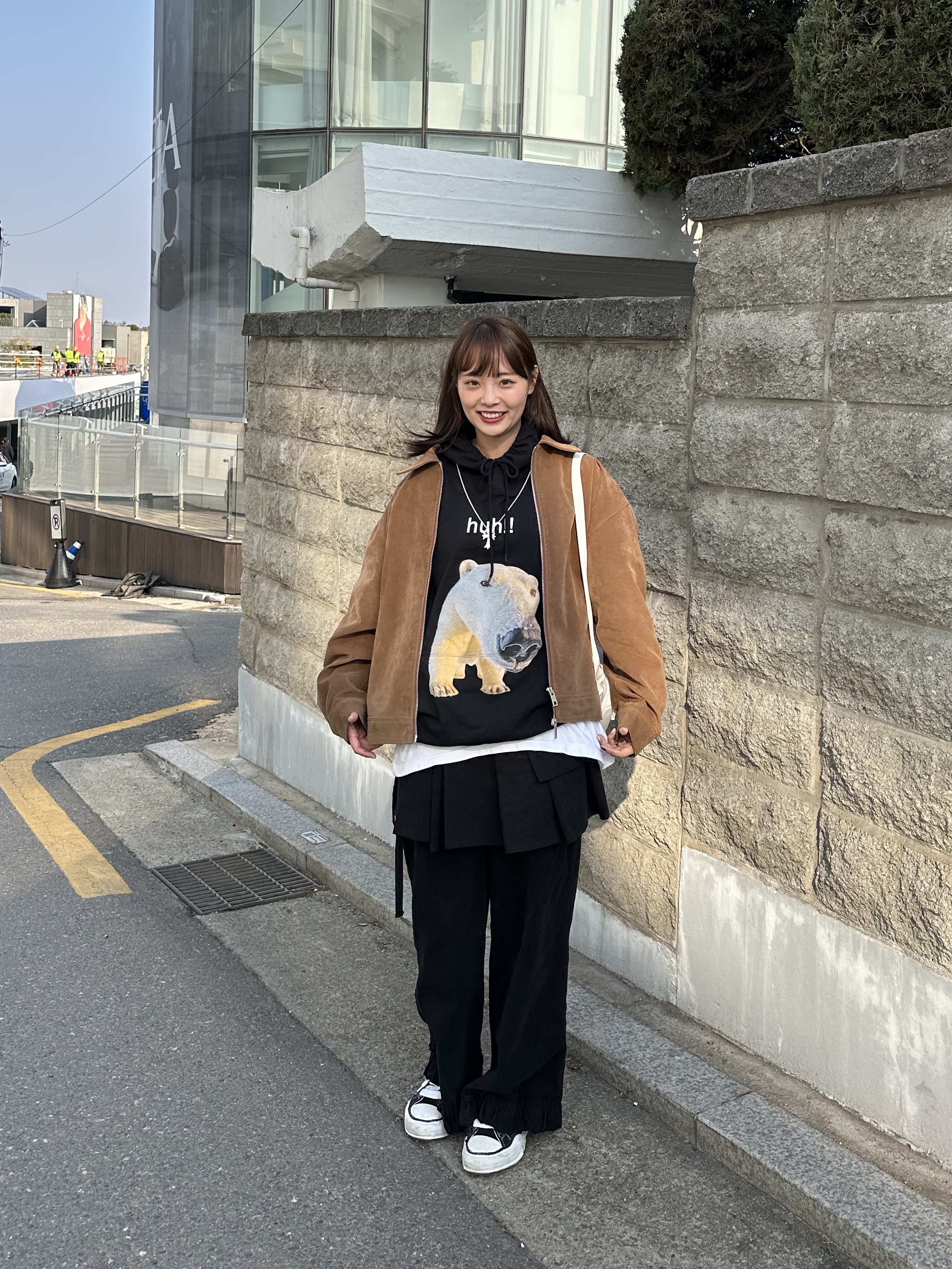 Suade Huh Hoodie Black, Chrome Hearts Silichrome CH Cross Pendant White 2022/2023 착용 스타일 - 5