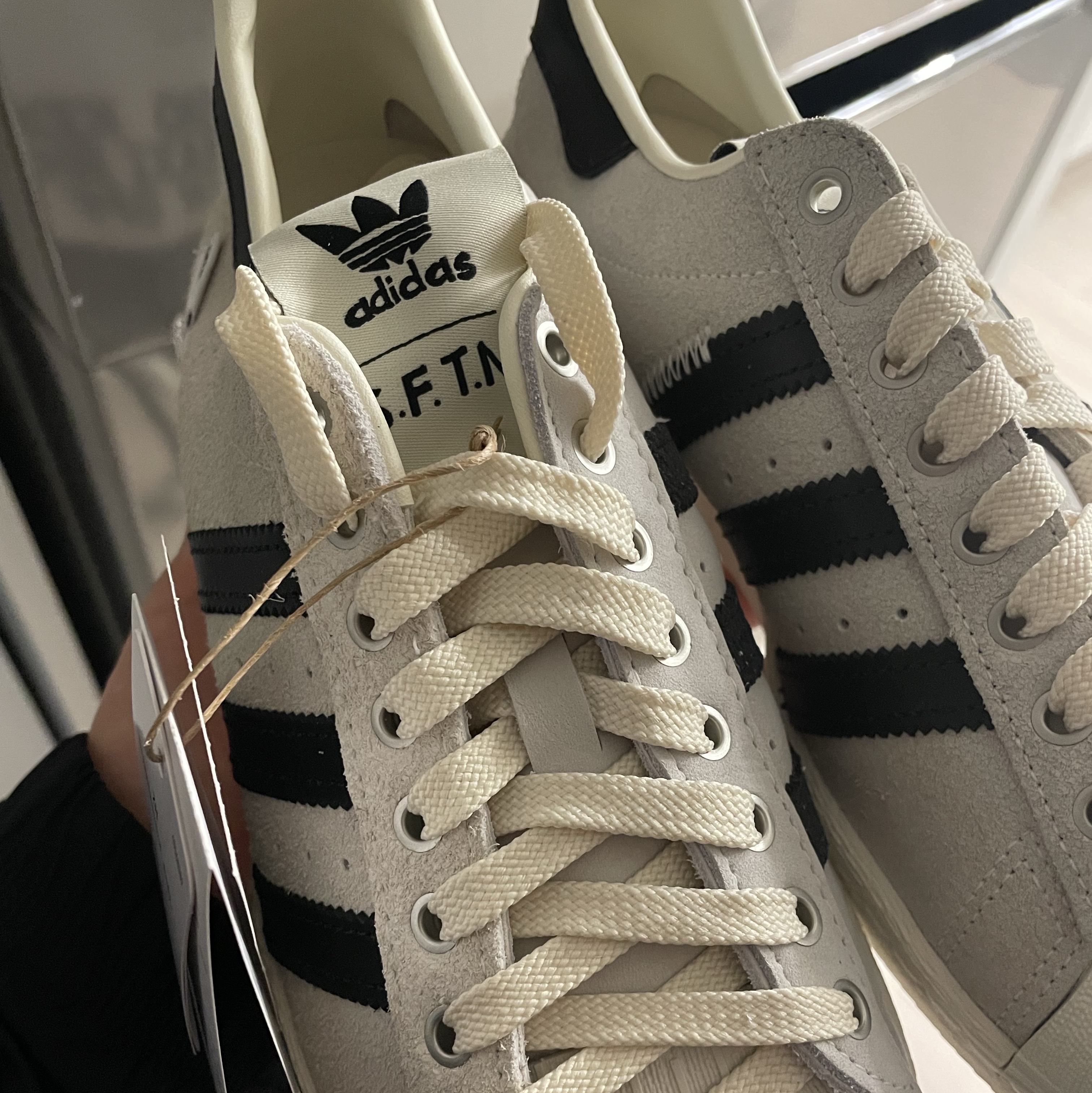 Adidas x Song for the Mute Superstar 82 Cream White Core Black 착용 스타일 - 4