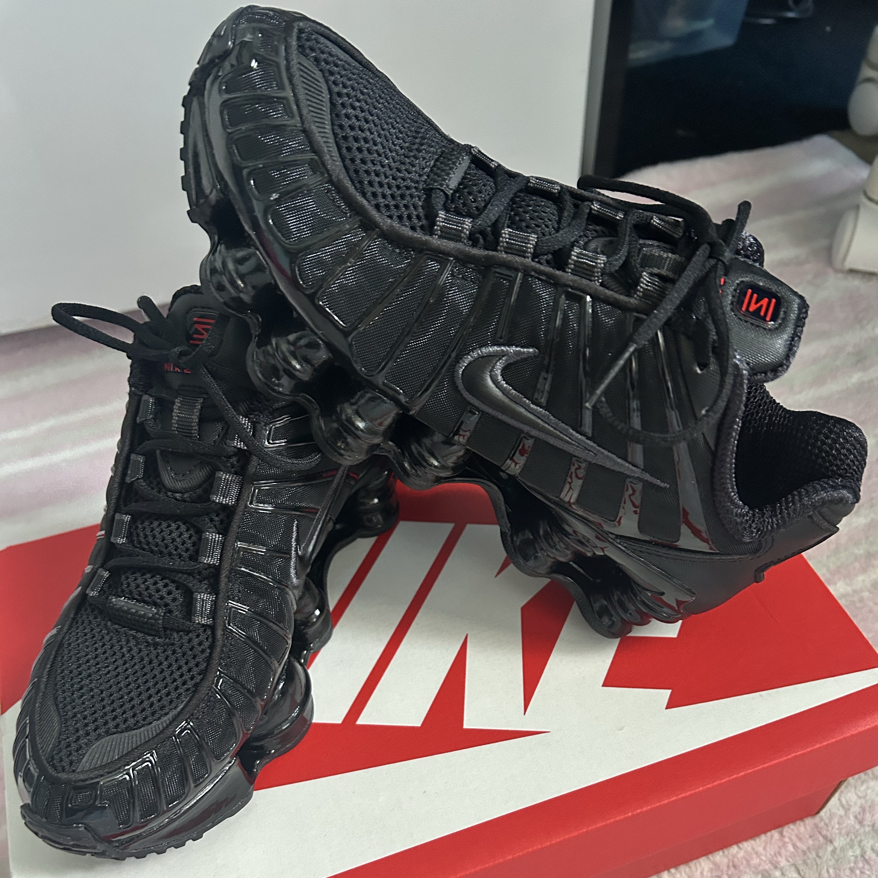 (W) Nike Shox TL Black and Max Orange 착용 스타일