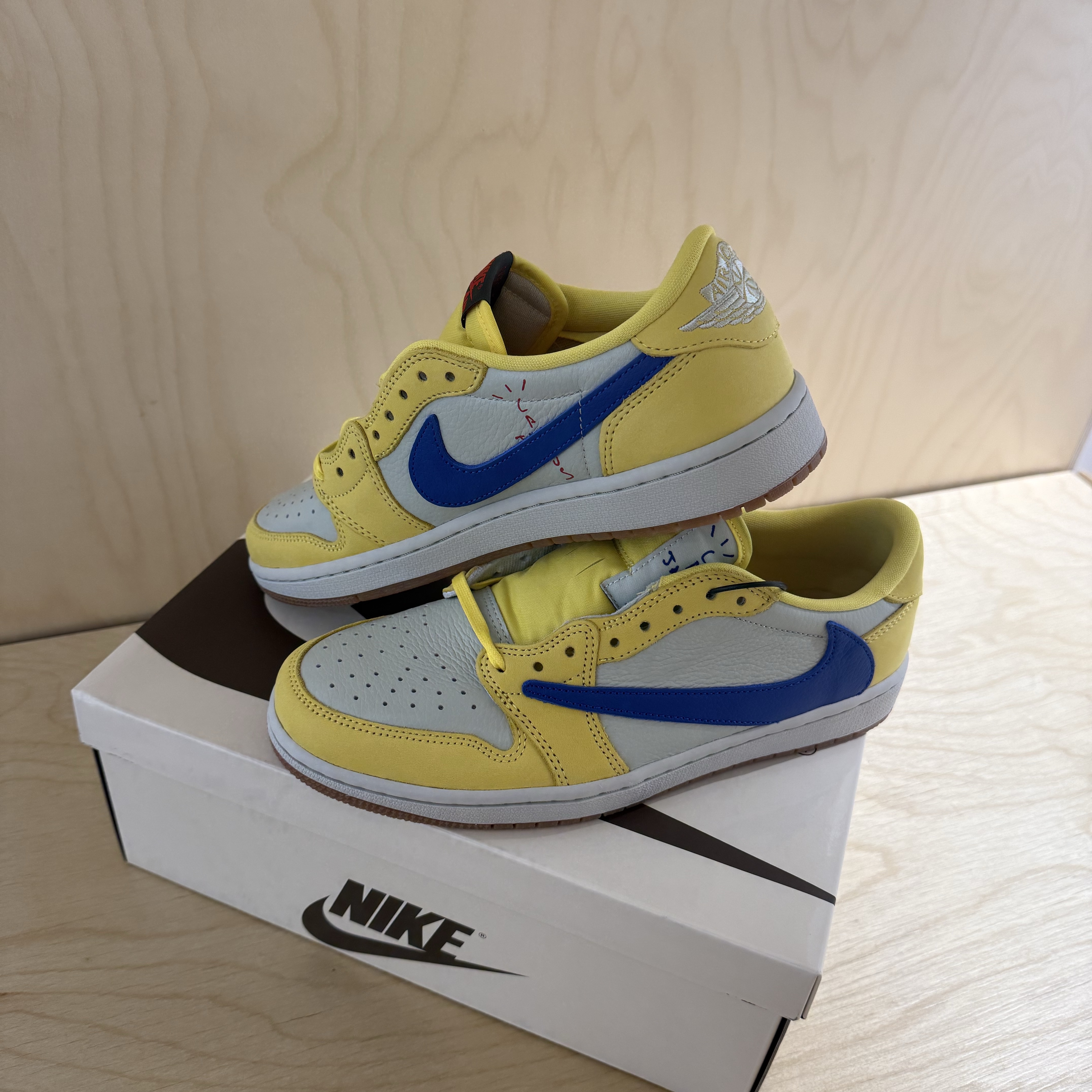 (W) Jordan 1 x Travis Scott Retro Low OG SP Canary 착용 스타일