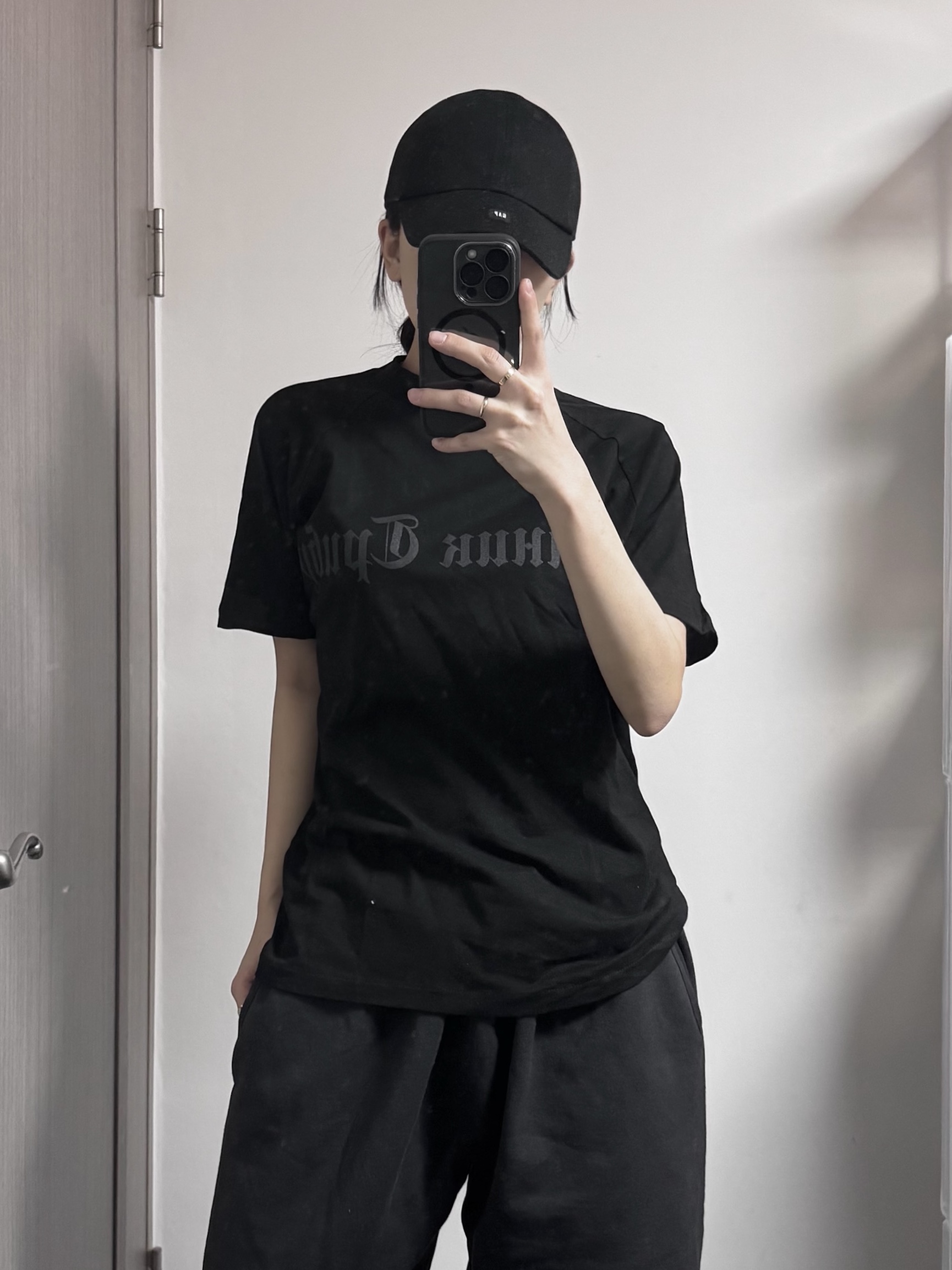 Yeezy Gap Engineered By Balenciaga Logo Cap Black, Yeezy x Gosha Rubchinskiy Tribune Herald TS-02 T-Shirt Charcoal 착용 스타일 - 3