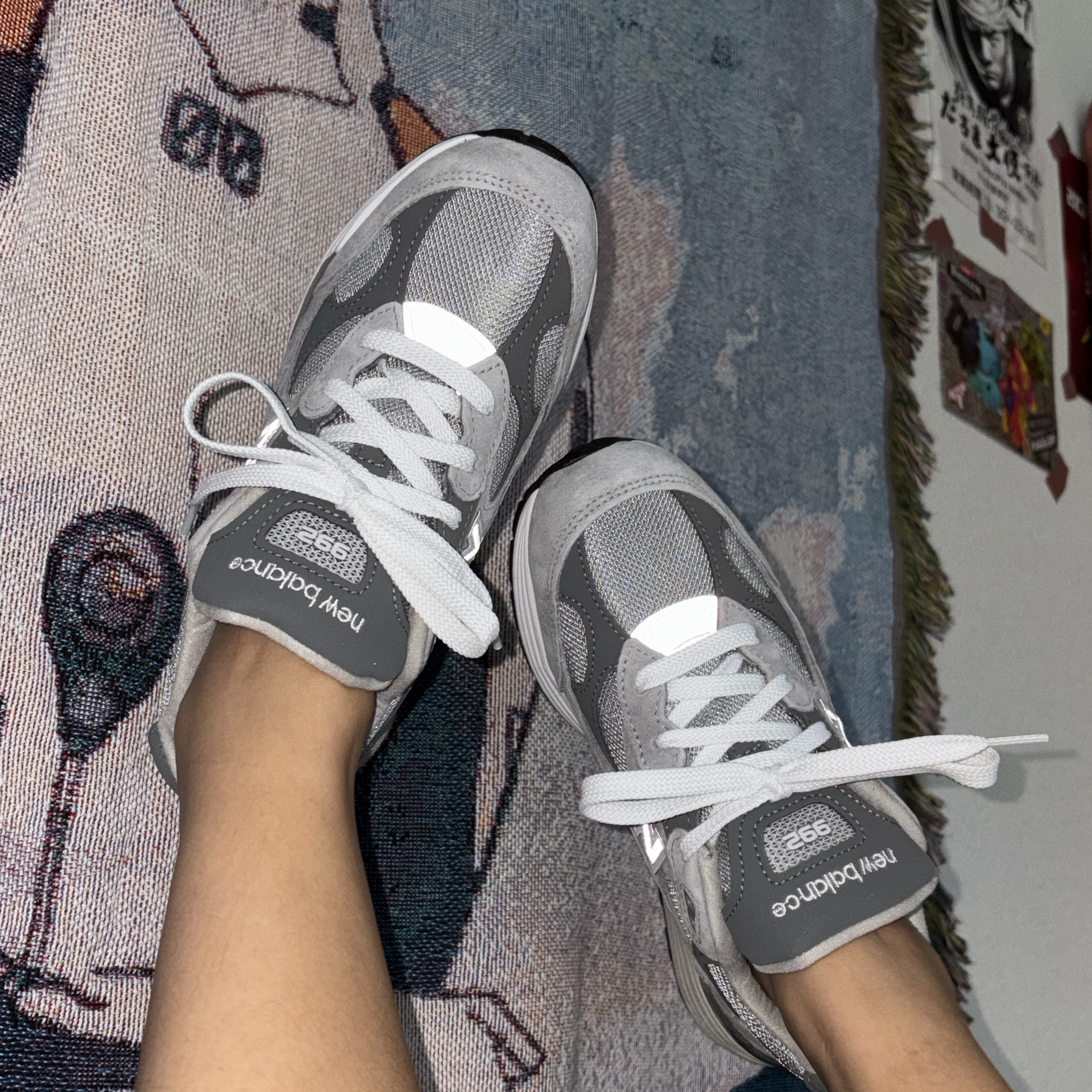 New Balance 992 Made in USA Core Grey Silver Metallic 착용 스타일