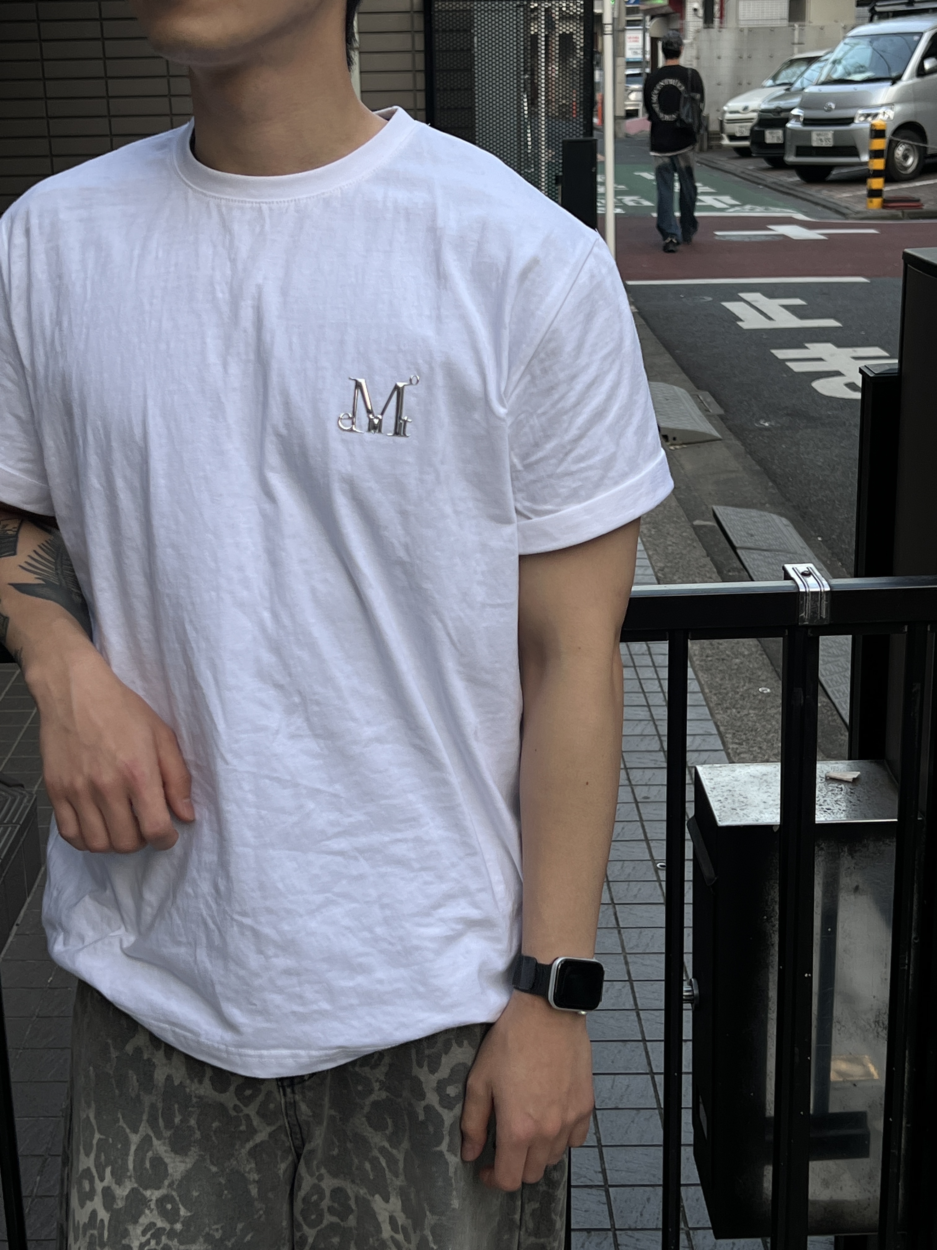 MUCENT Kurt Metal Logo Signature Half T White, MUCENT Ditt Snap Button Leopard Wide Pants 착용 스타일 - 2