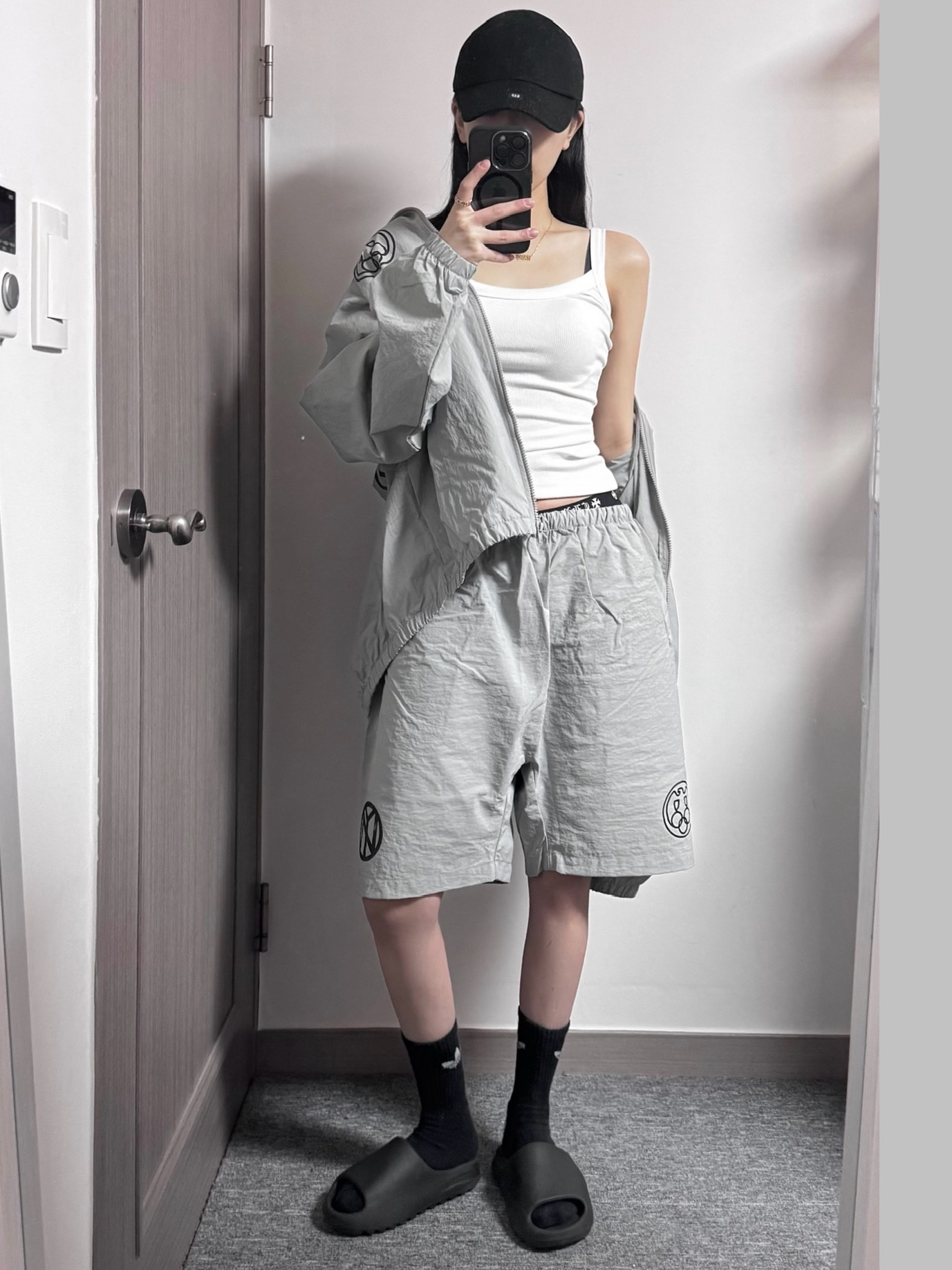 Yeezy x Gosha Rubchinskiy Vulture WB-01 Jacket Mocha, Yeezy x Gosha Rubchinskiy Vulture SH-01 Shorts Mocha 착용 스타일 - 2