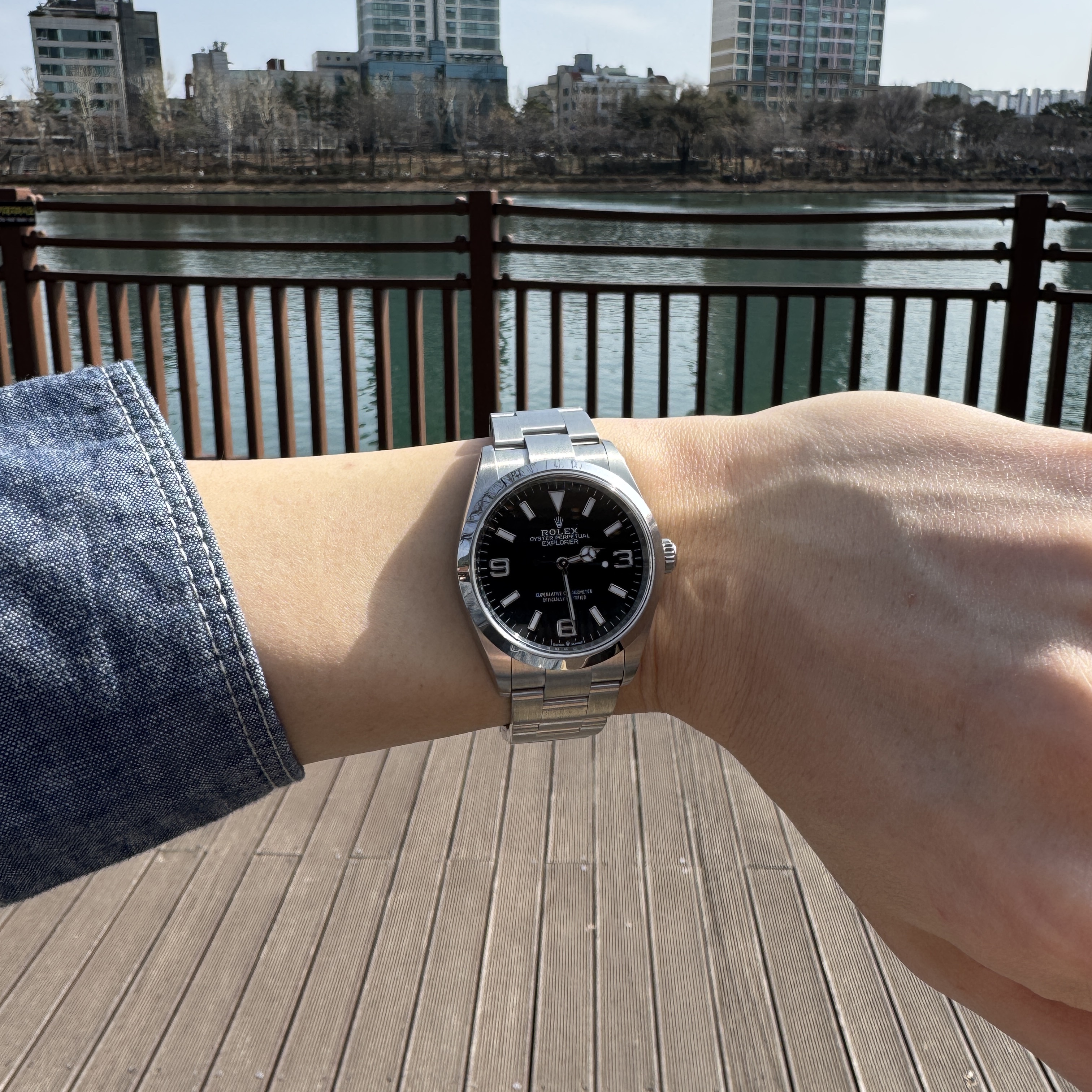 Rolex Explorer 36mm 124270 Black Oyster 착용 스타일