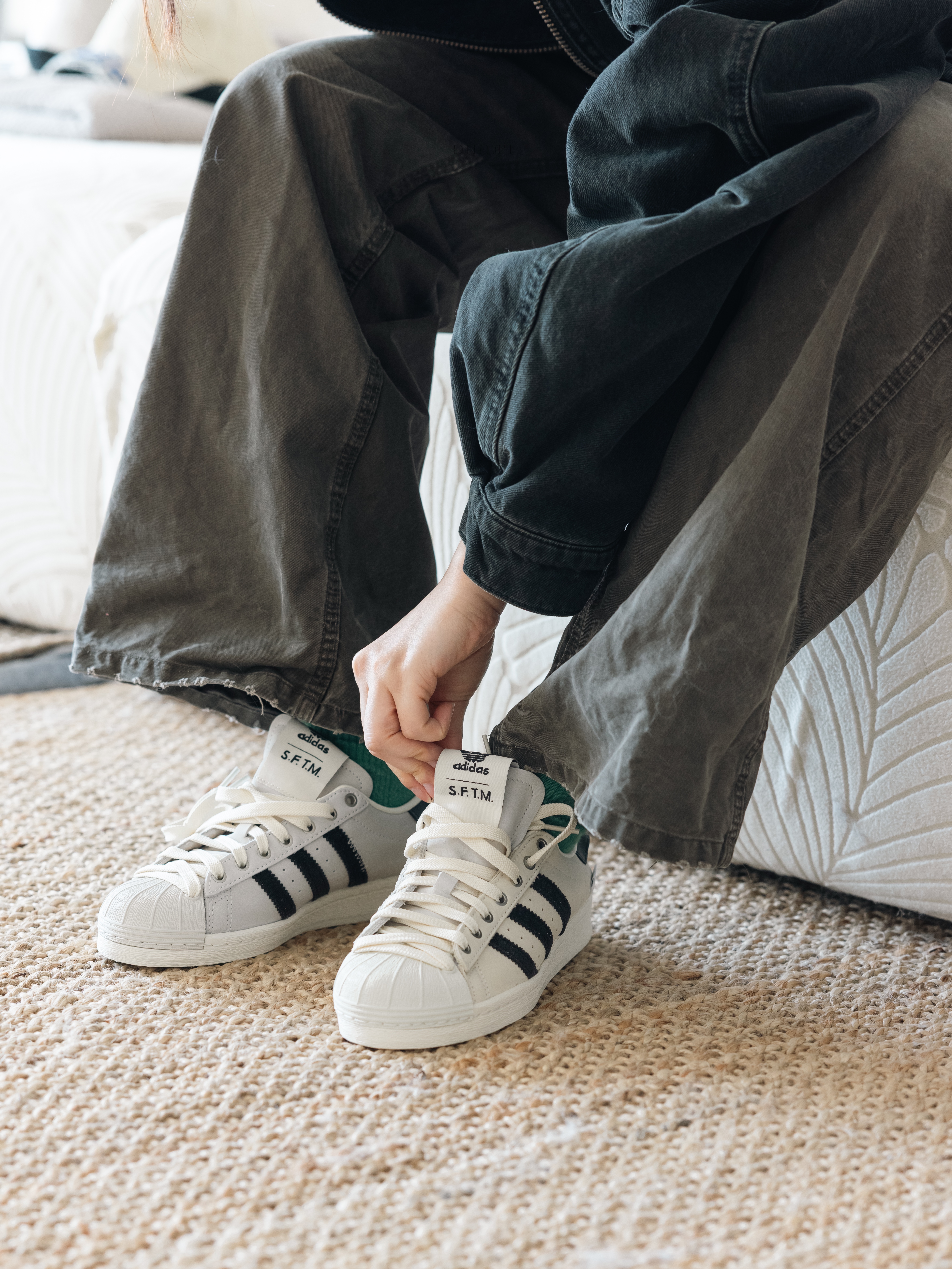 Adidas x Song for the Mute Superstar 82 Cream White Core Black 착용 스타일 - 3