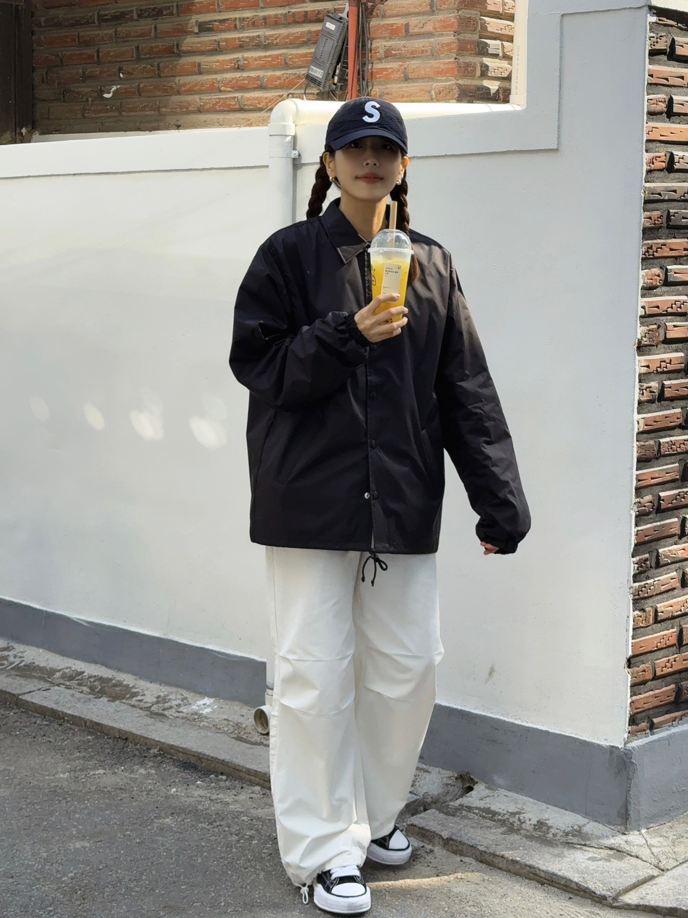 슈프림 시어서커 S 로고 6-패널 블랙 - 24SS, CDG 로고 코치 자켓 블랙 착용 스타일 - 2