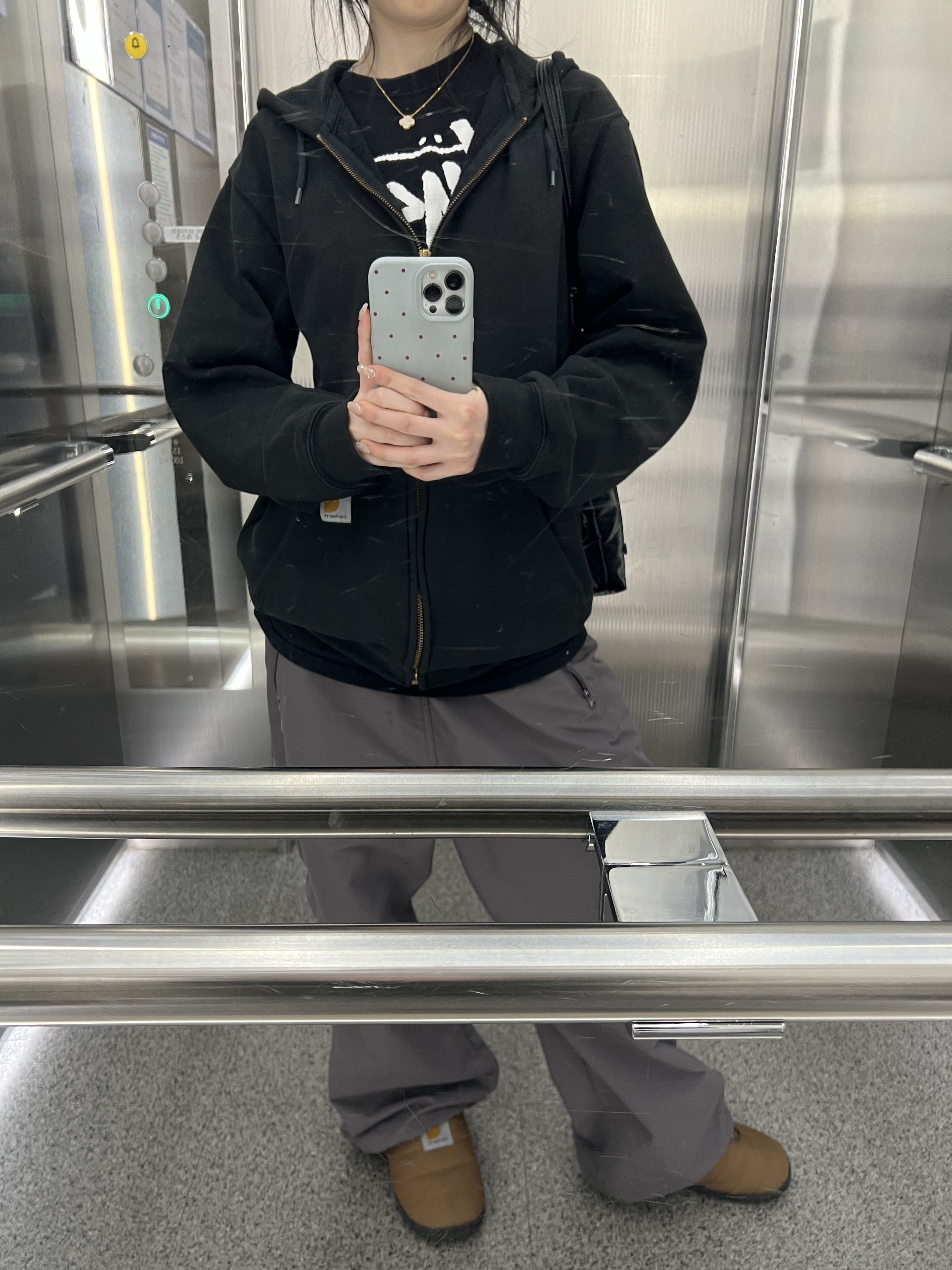 Stussy DSM World Tour T-Shirt Black 2023, Carhartt Loose Fit Midweight Regular Full Zip Sweatshirt Black 착용 스타일 - 1