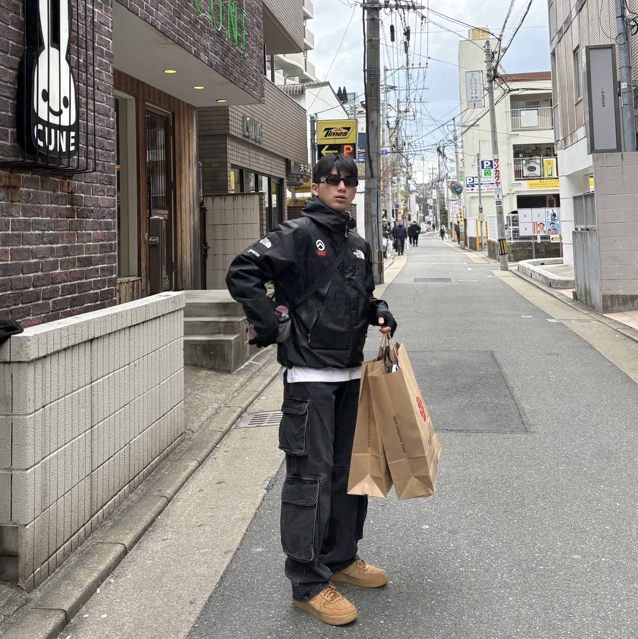 Supreme x The North Face Summit Series Outer Tape Seam Jacket Black - 21SS, Gentle Monster x Maison Margiela MM004 Black Black 착용 스타일 - 4