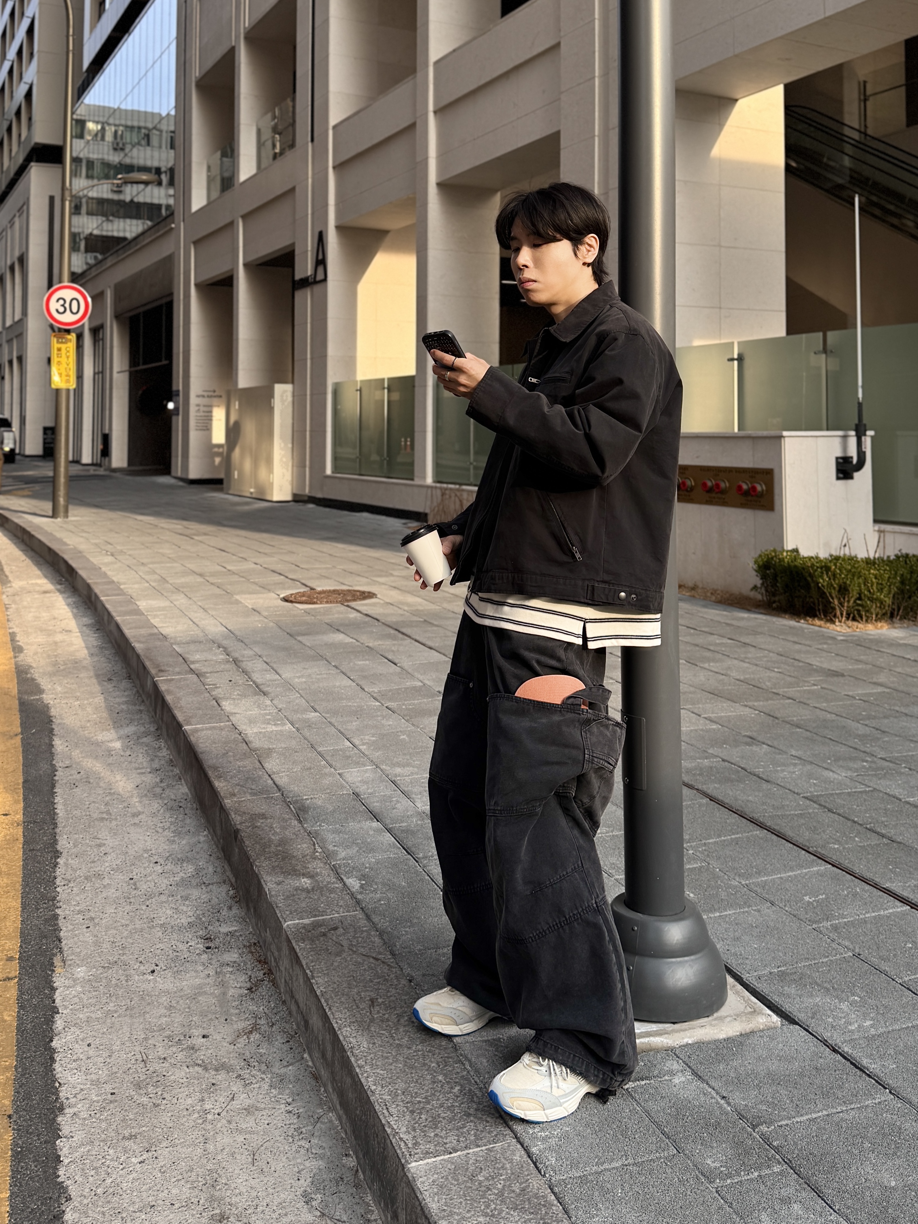 Nonnod Double Knee Cover Pants Vintage Beige, Mizuno MXR WIND AND SEA Snow White Mojave Desert Directoire Blue 착용 스타일 - 1