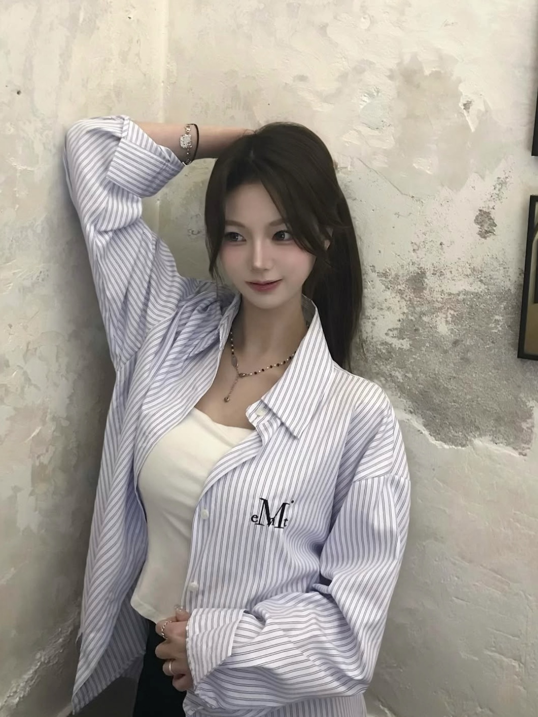 무센트 보나 시그니처 스트라이프 셔츠 라이트 아이보리 착용 스타일 - 3