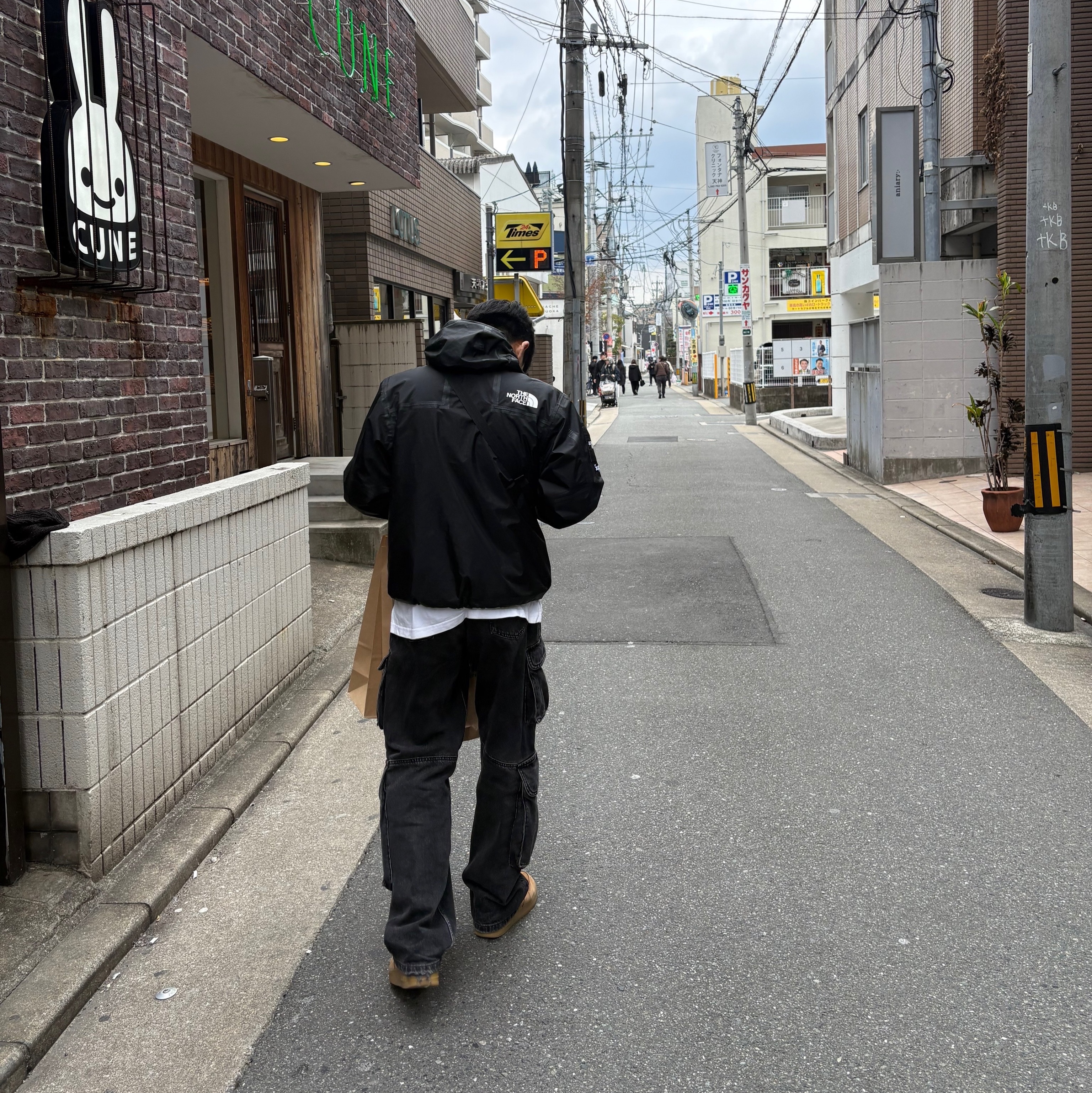 Supreme x The North Face Summit Series Outer Tape Seam Jacket Black - 21SS, Gentle Monster x Maison Margiela MM004 Black Black 착용 스타일 - 5