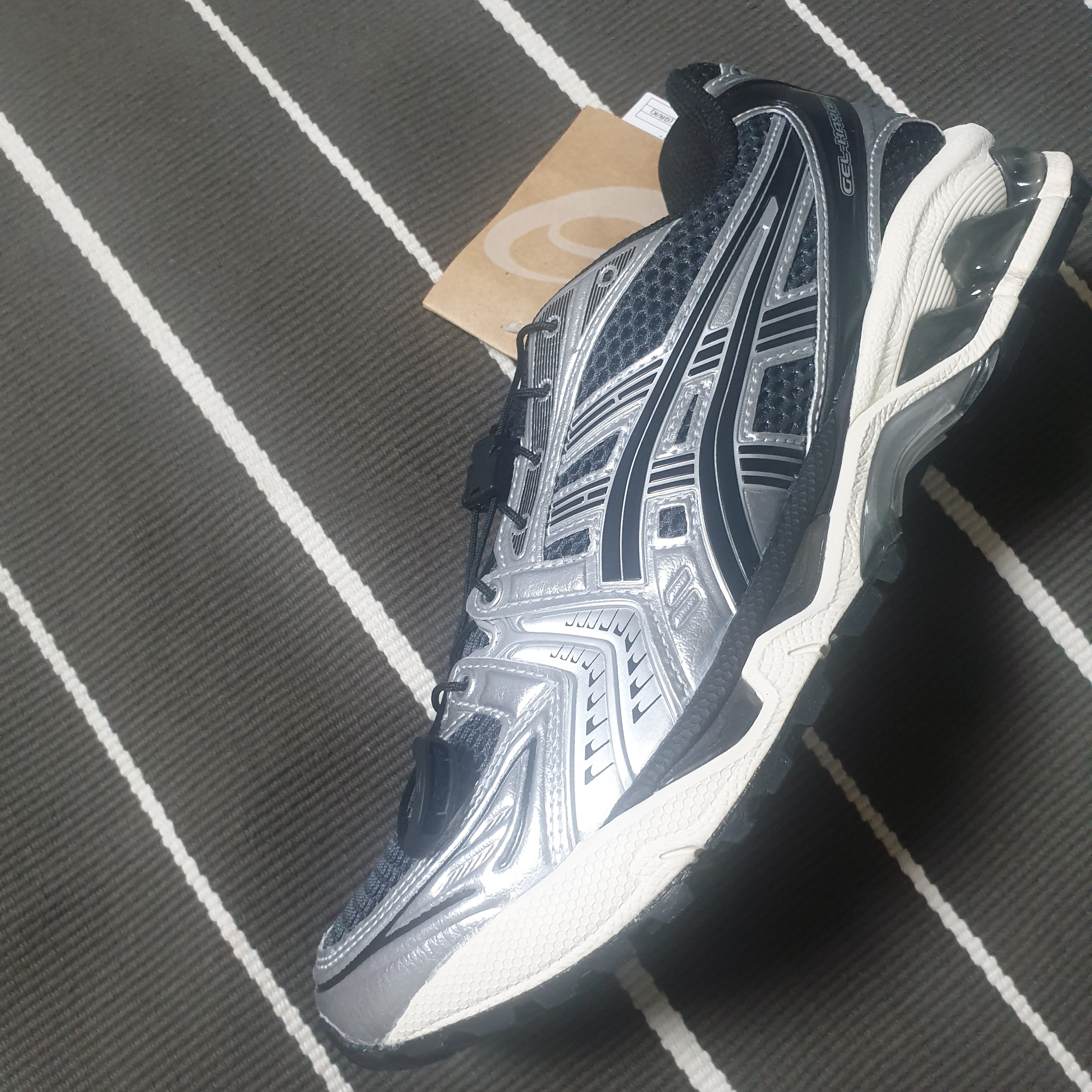 Asics Unlimited Gel-Kayano 14 Carrier Grey Black 착용 스타일
