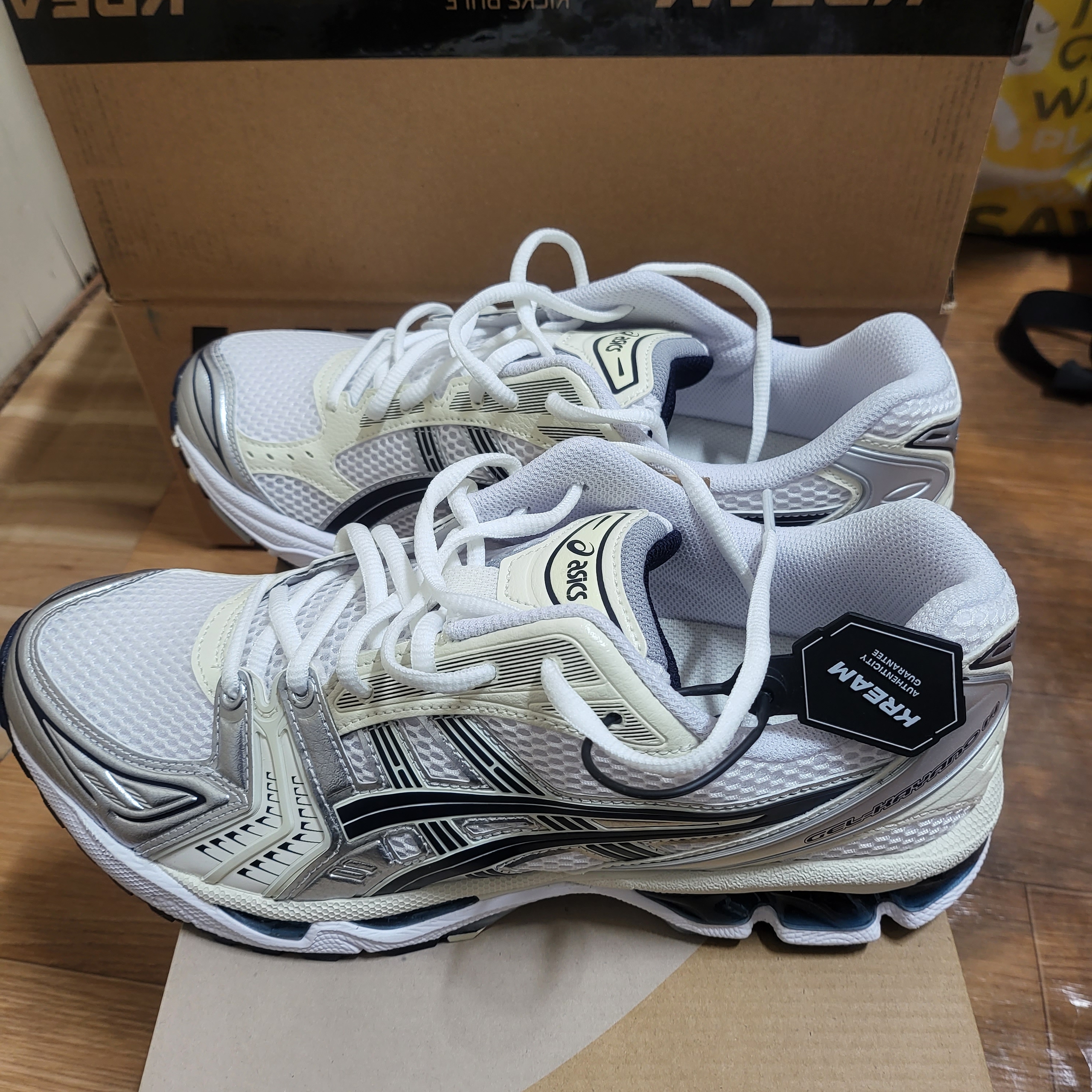 (W) Asics Gel-Kayano 14 White Midnight 착용 스타일