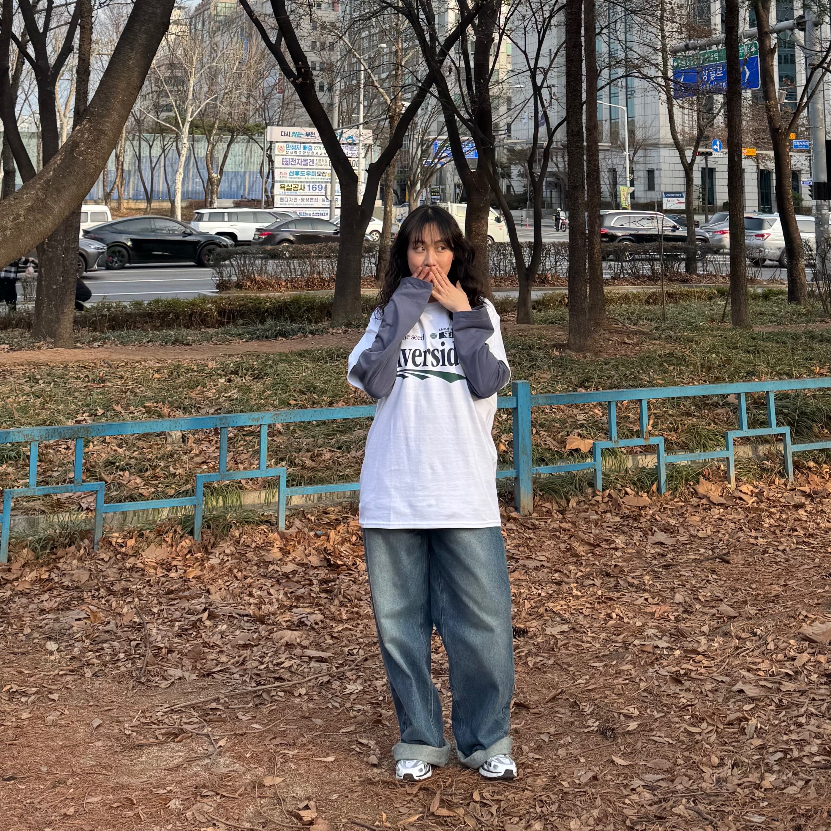 길단 X 이엠이엠 리버사이드 티셔츠 화이트 착용 스타일 - 3