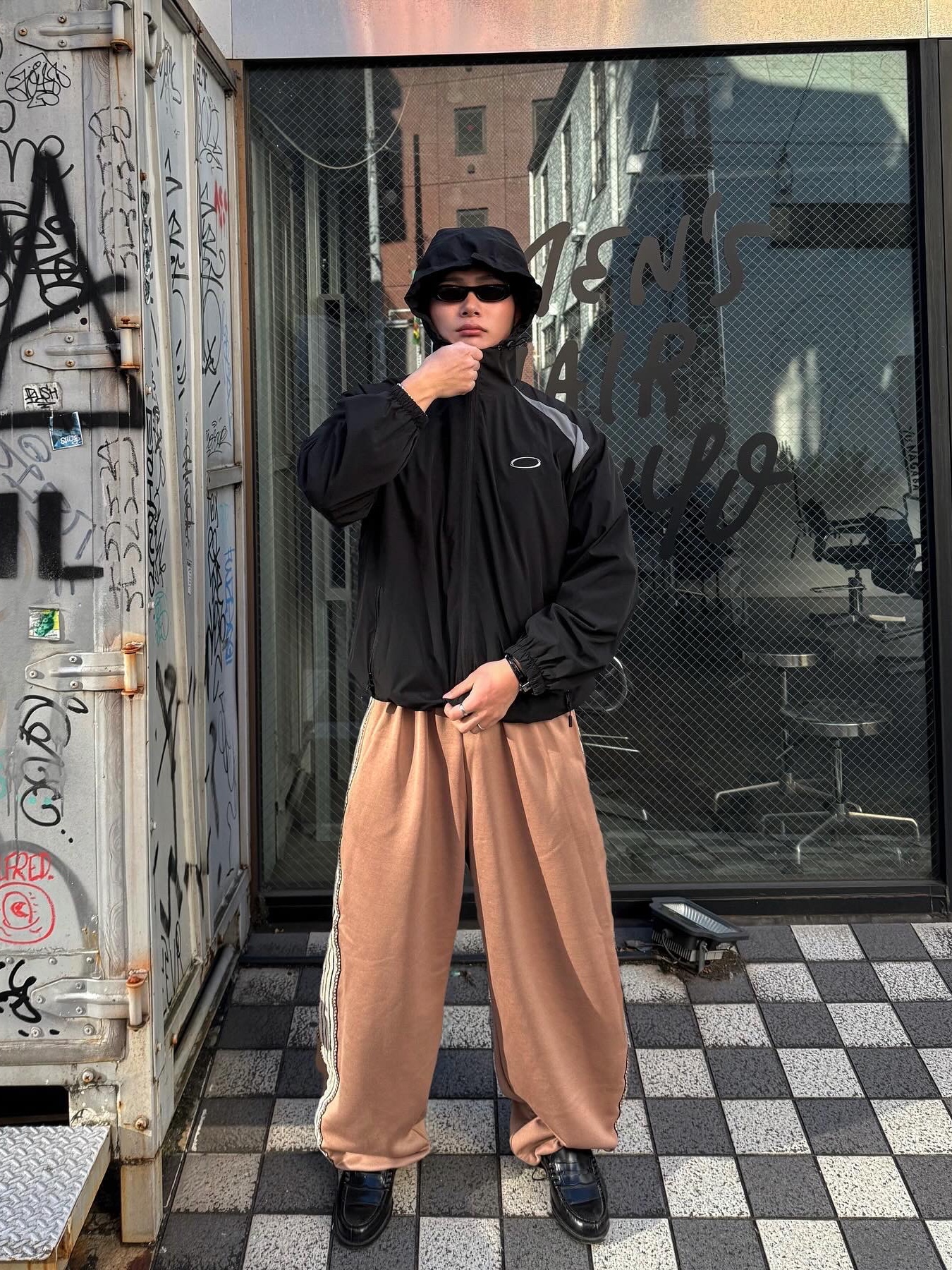 Haruta HS-906 Penny Loafer Black, (W) Saint Laurent SL 557 Shade Sunglasses Black 착용 스타일 - 4