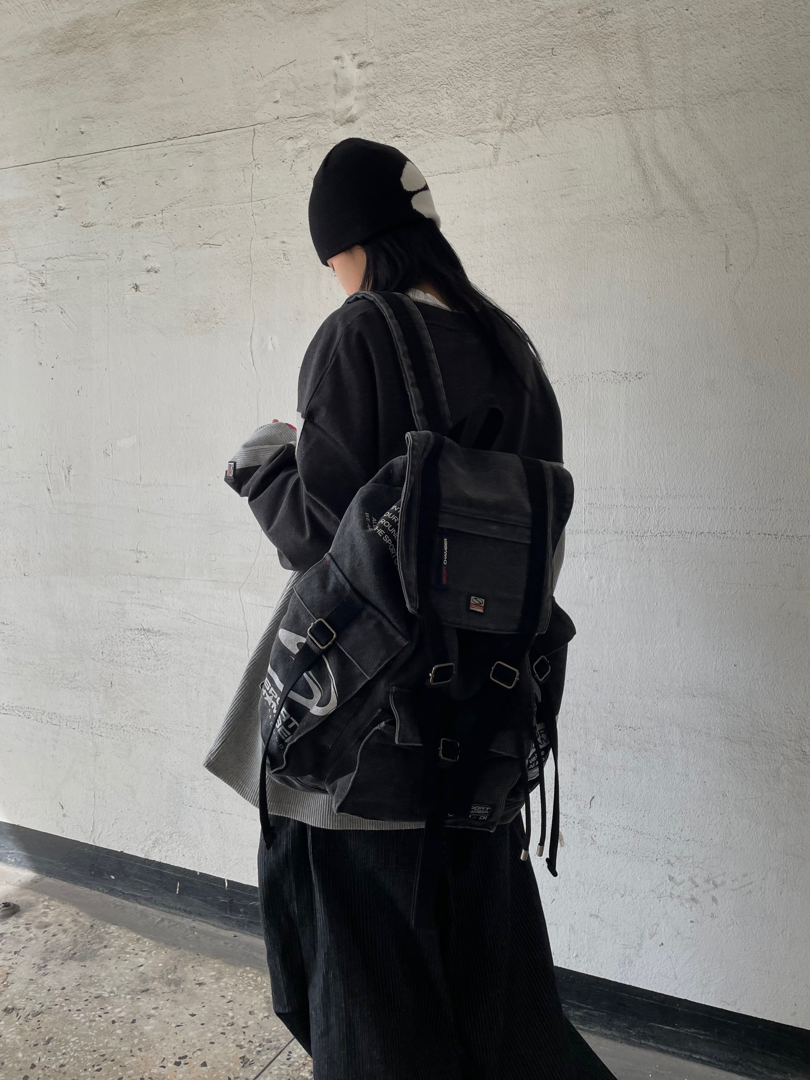 SPORT CHAMBER SC Sporty Rucksack Charcol, SPORT CHAMBER SC Block Symbol T-Shirt Charcoal 착용 스타일 - 2