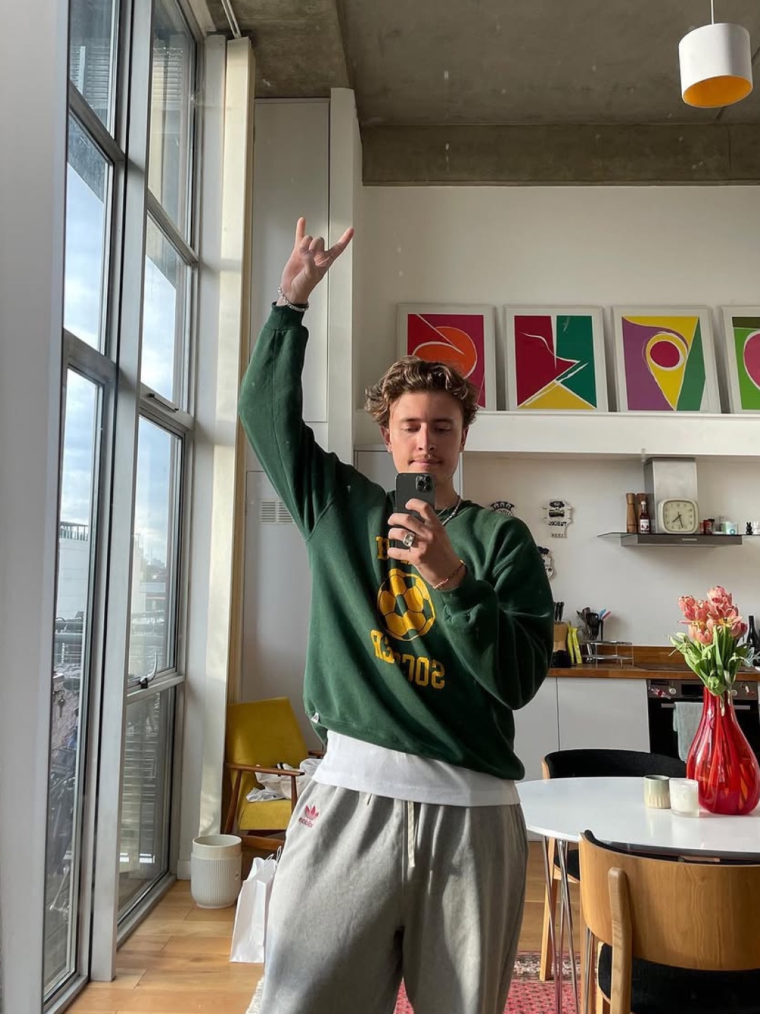 FC Barcelona Classic Line Sweatshirt Green, MUCENT Signature Basic Logo Mtm Burgundy 착용 스타일 - 2