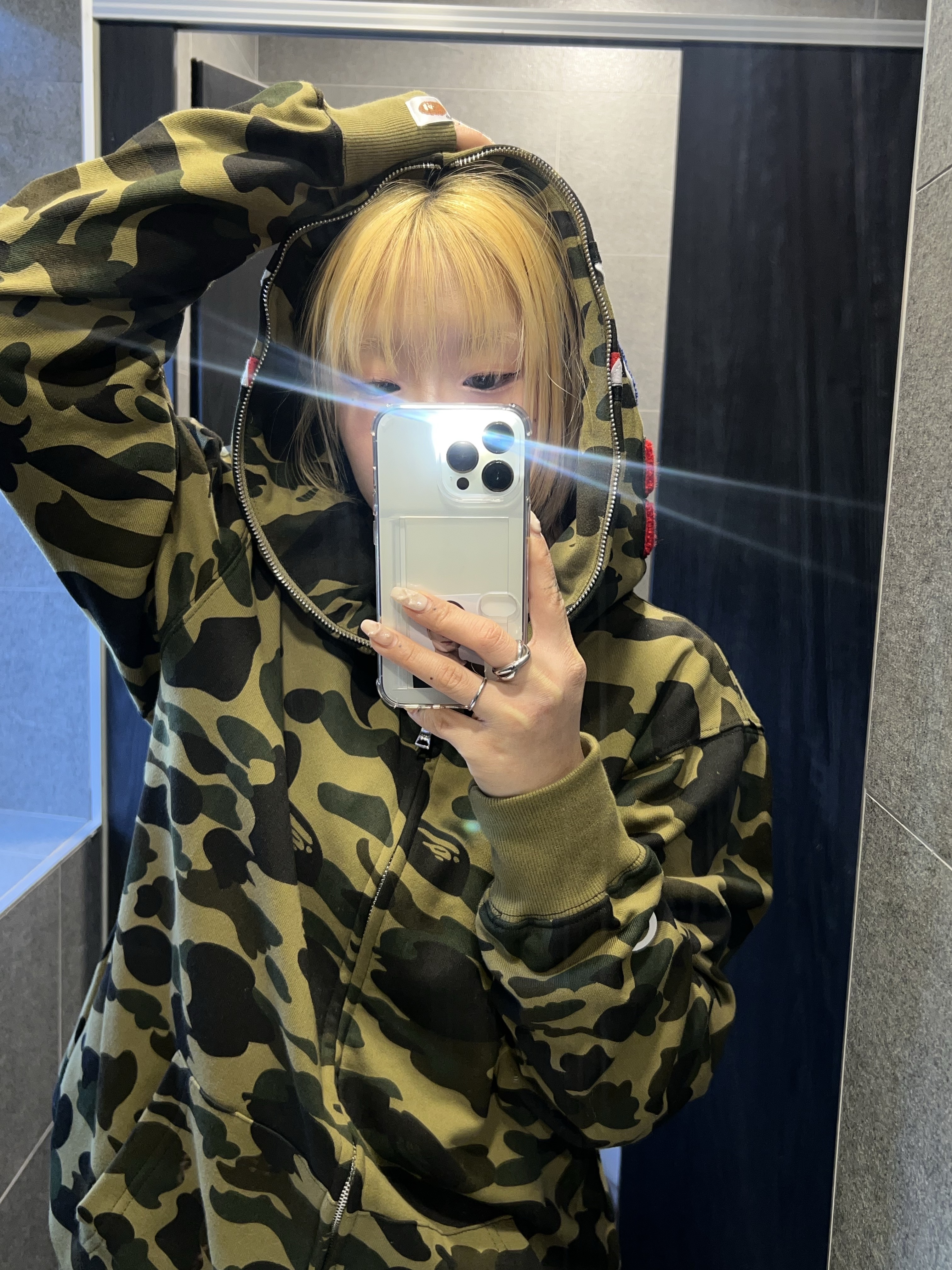 BAPE 1st Camo Shark Full Zip Hoodie Army Green 착용 스타일 - 4