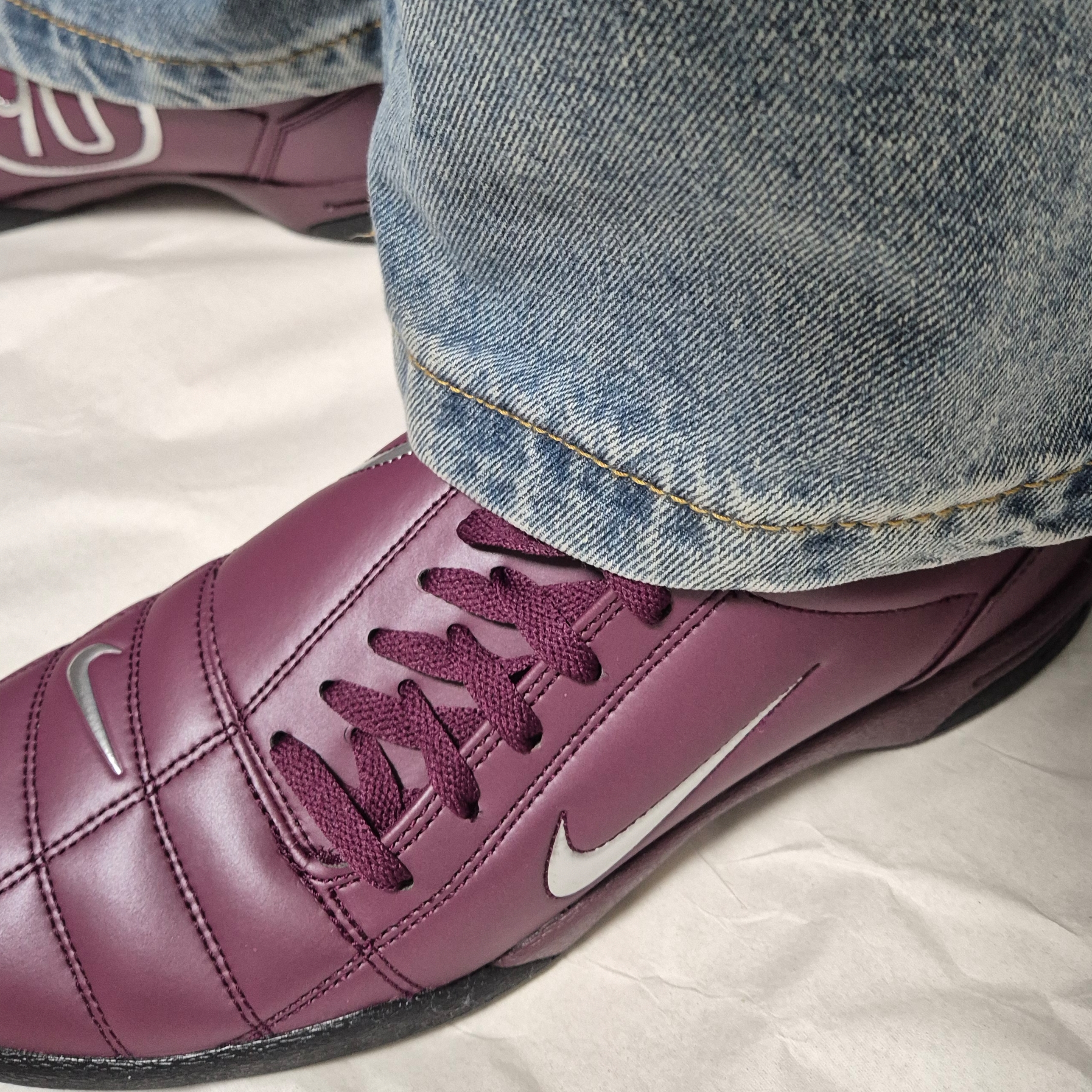 Nike Total 90 III SP Bordeaux and Metallic Silver 착용 스타일 - 5