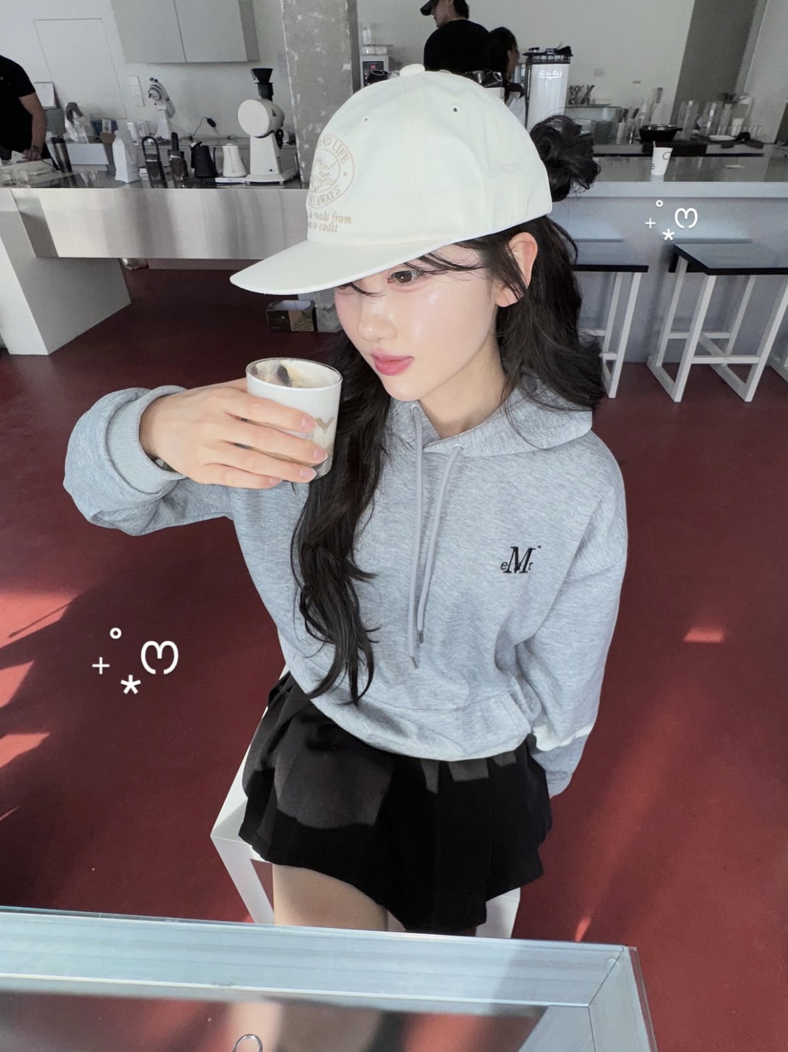 Signature Basic Logo Hood T Gray 착용 스타일 - 4