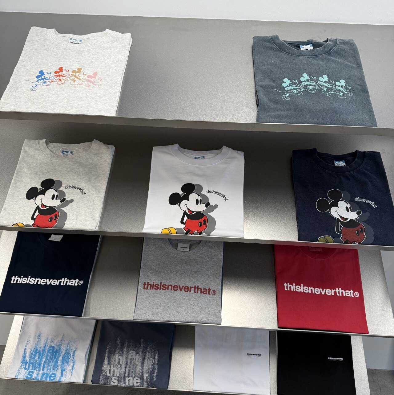 Thisisneverthat x Disney Mickey Classic T-Shirt Navy 착용 스타일 - 3