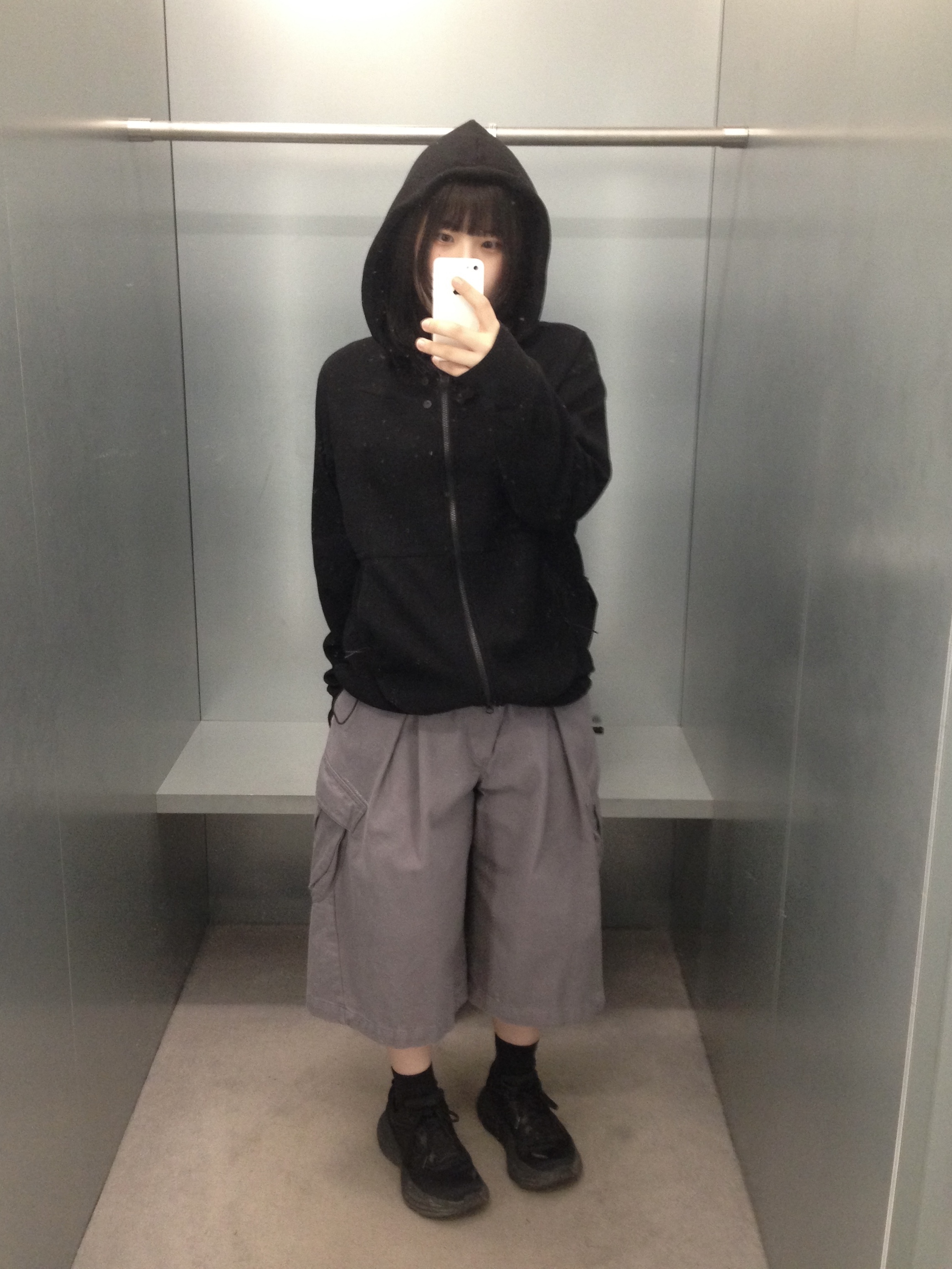 Hoka Bondi 8 Black - Wide, Sansan Gear Circuit Zip-Up Hoodie Black 착용 스타일 - 1