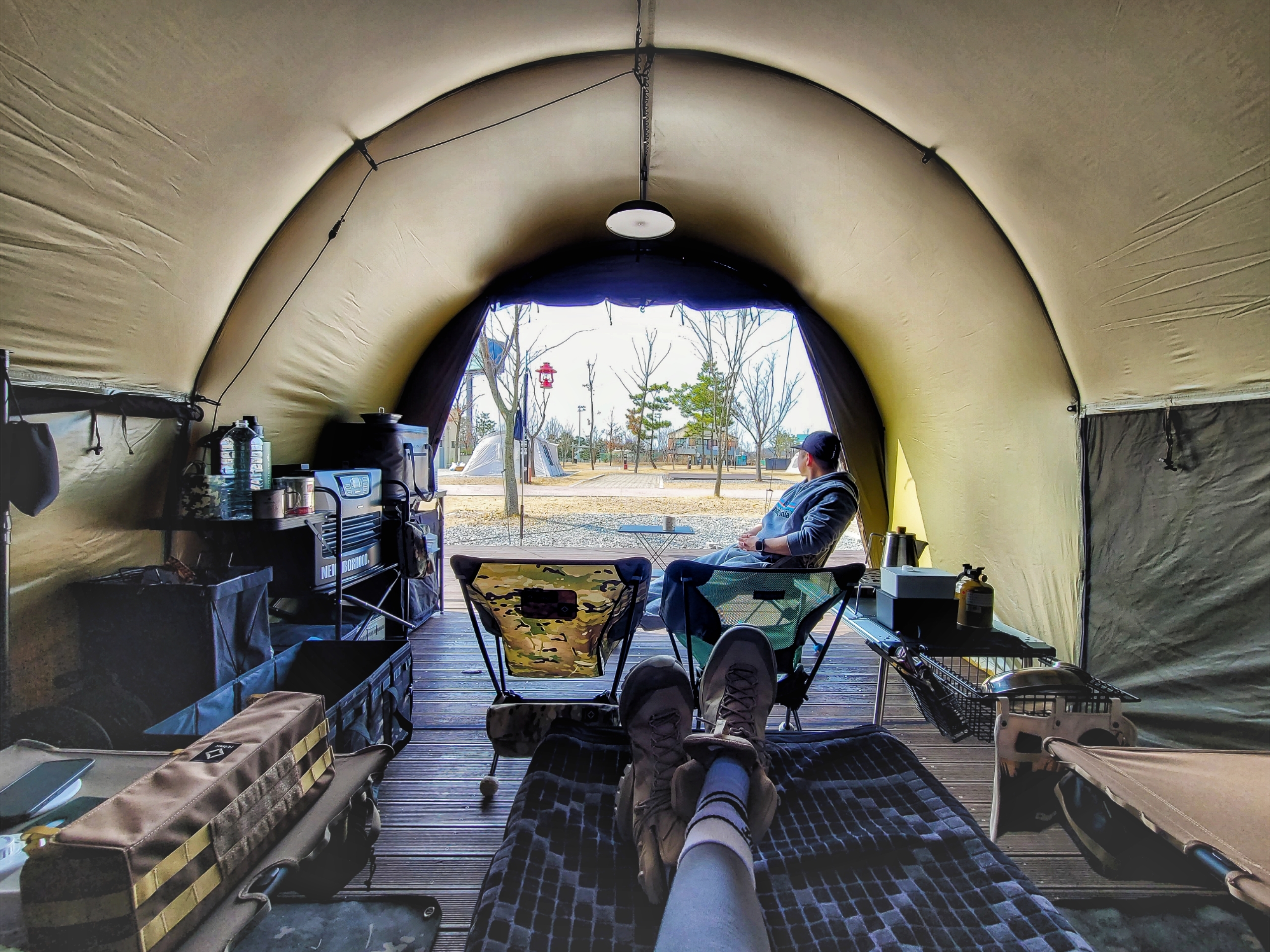 Helinox Tactical Field Tunnel 4.35 Military Tan, Helinox Tactical Chair Multicam 착용 스타일