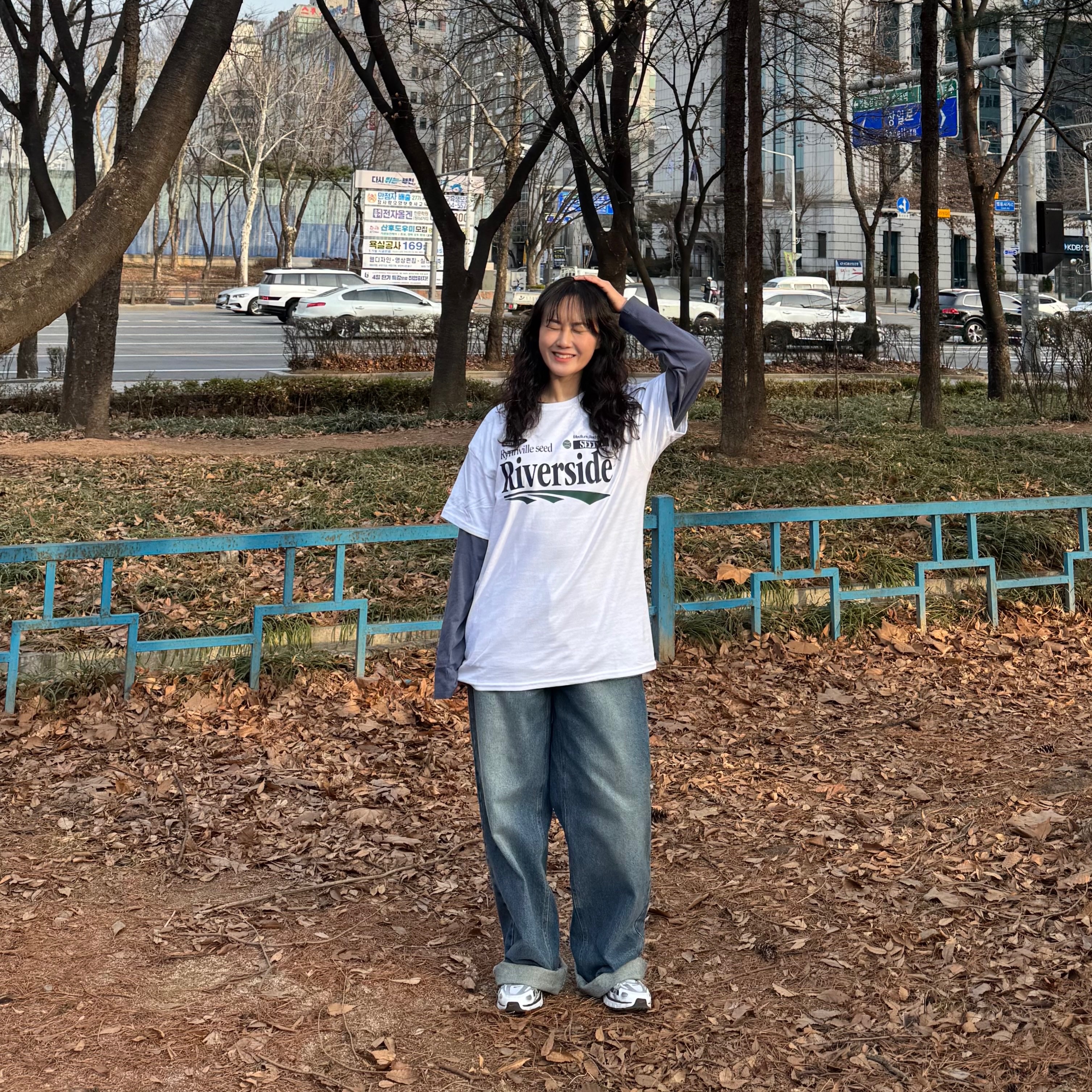 길단 X 이엠이엠 리버사이드 티셔츠 화이트 착용 스타일 - 2