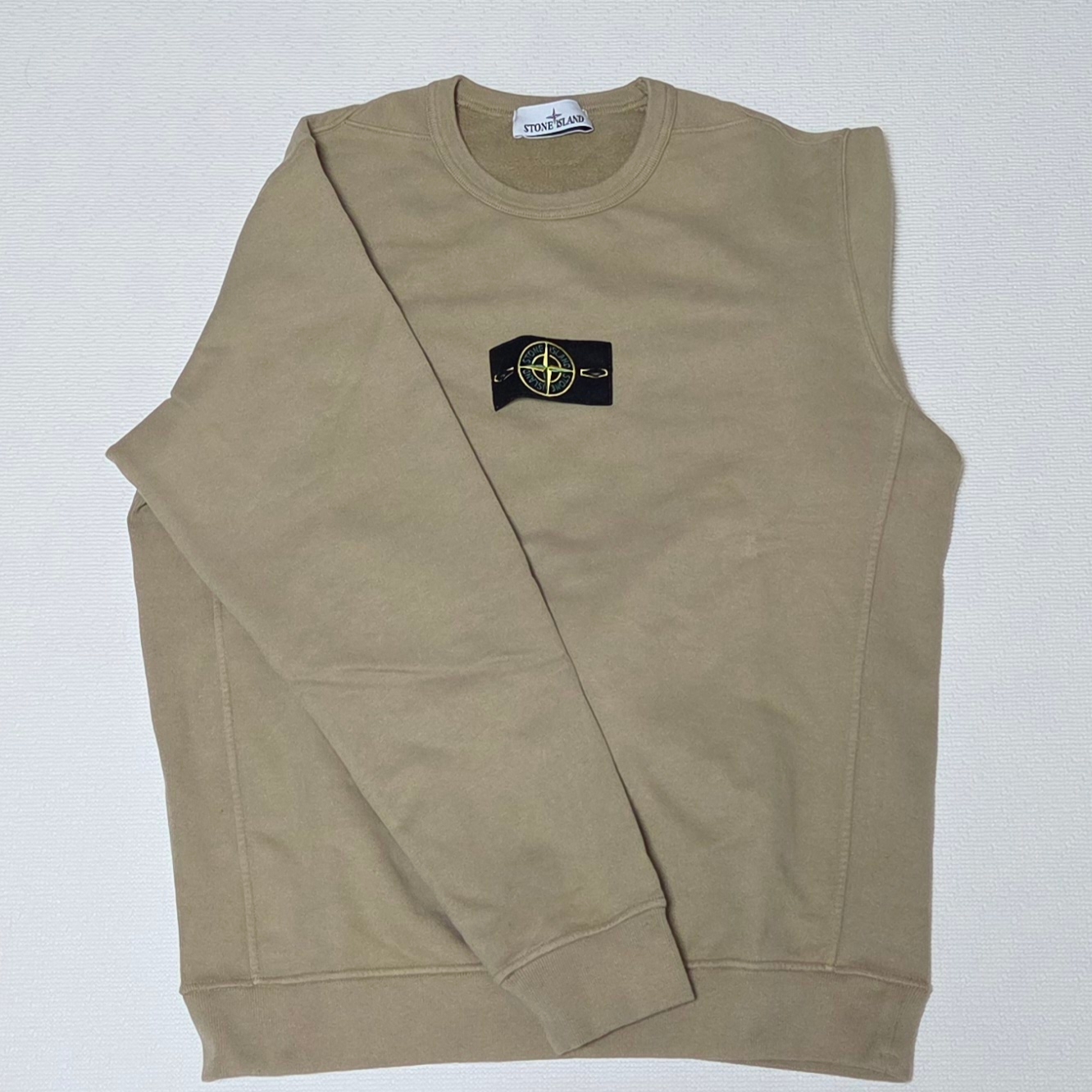 Stone Island 62420 Brushed Organic Cotton Fleece Crewneck Sweatshirt Biscuit - 24FW 착용 스타일 - 1