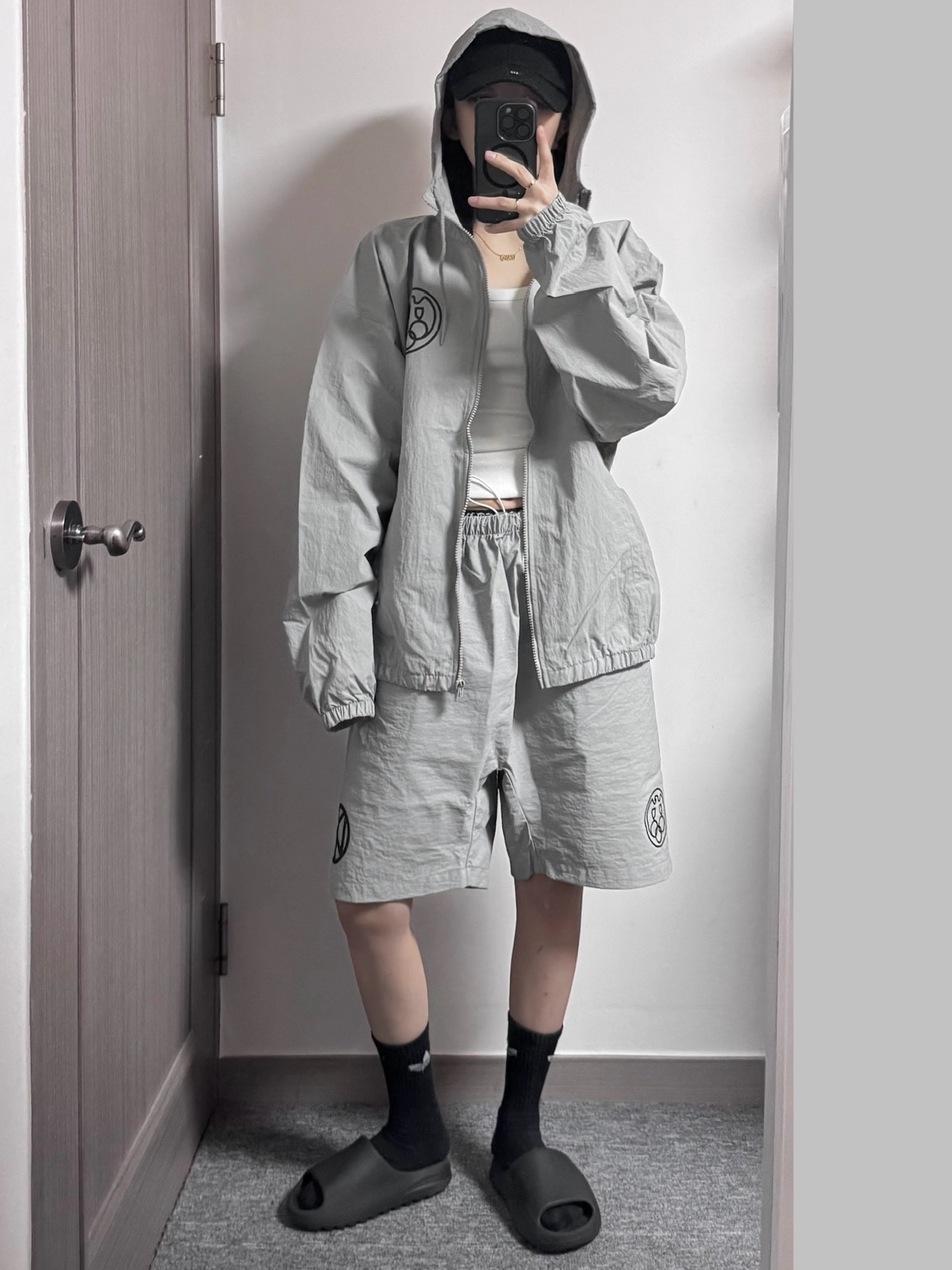Yeezy x Gosha Rubchinskiy Vulture WB-01 Jacket Mocha, Yeezy x Gosha Rubchinskiy Vulture SH-01 Shorts Mocha 착용 스타일 - 1