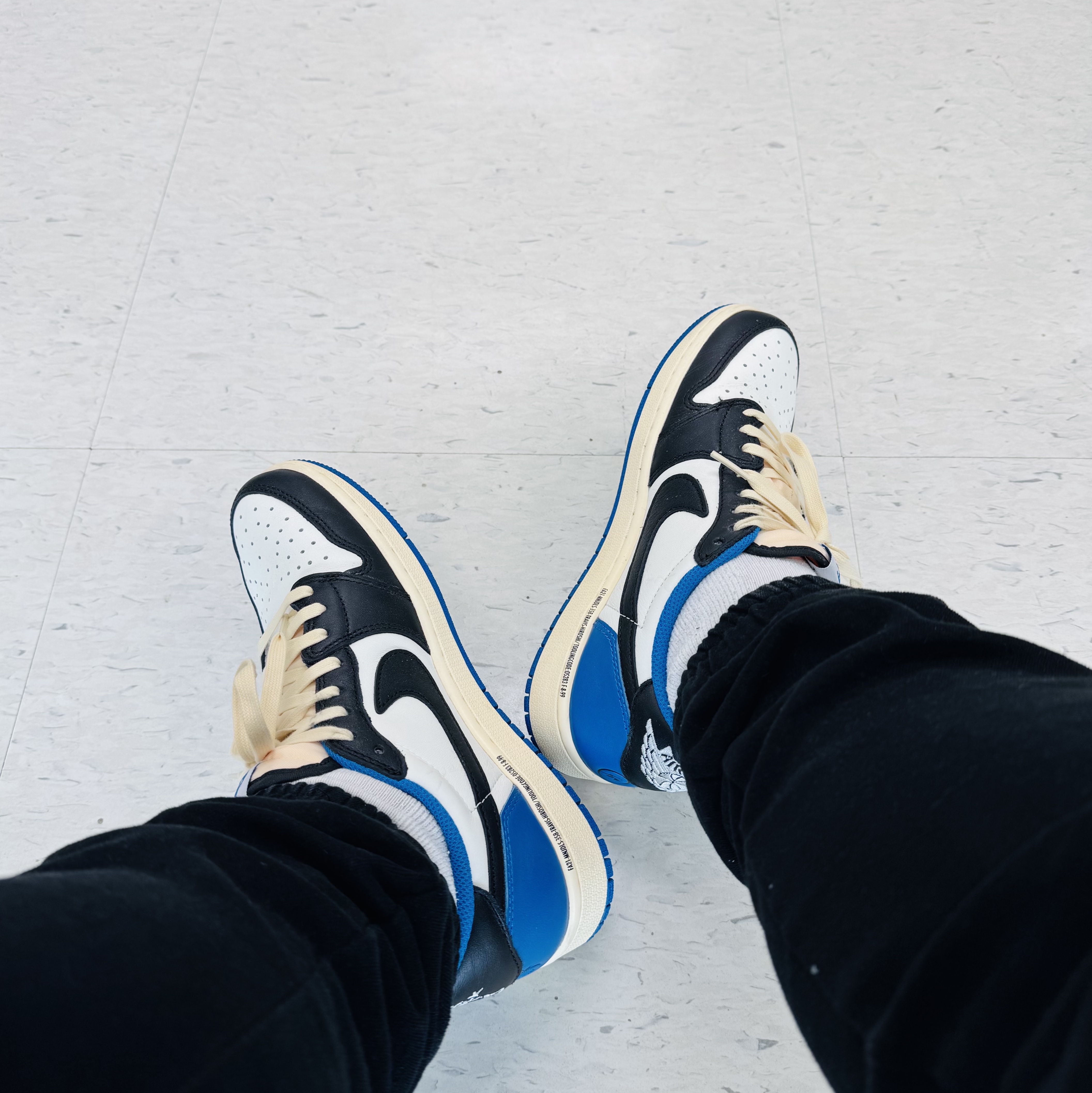 Jordan 1 x Travis Scott x Fragment Retro Low OG SP Military Blue 착용 스타일