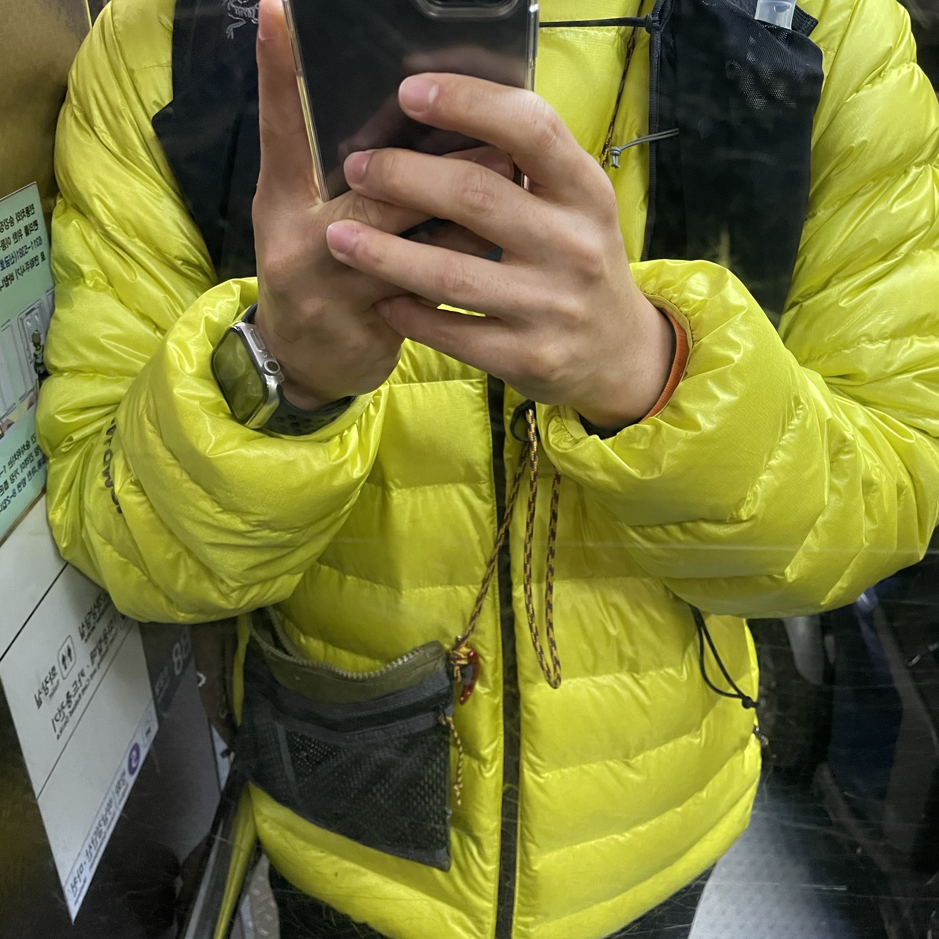 Salomon X Fuse Packable Lightweight Hooded Down Jacket Black, Klattermusen Algir Small Accessory Bag Olive 착용 스타일