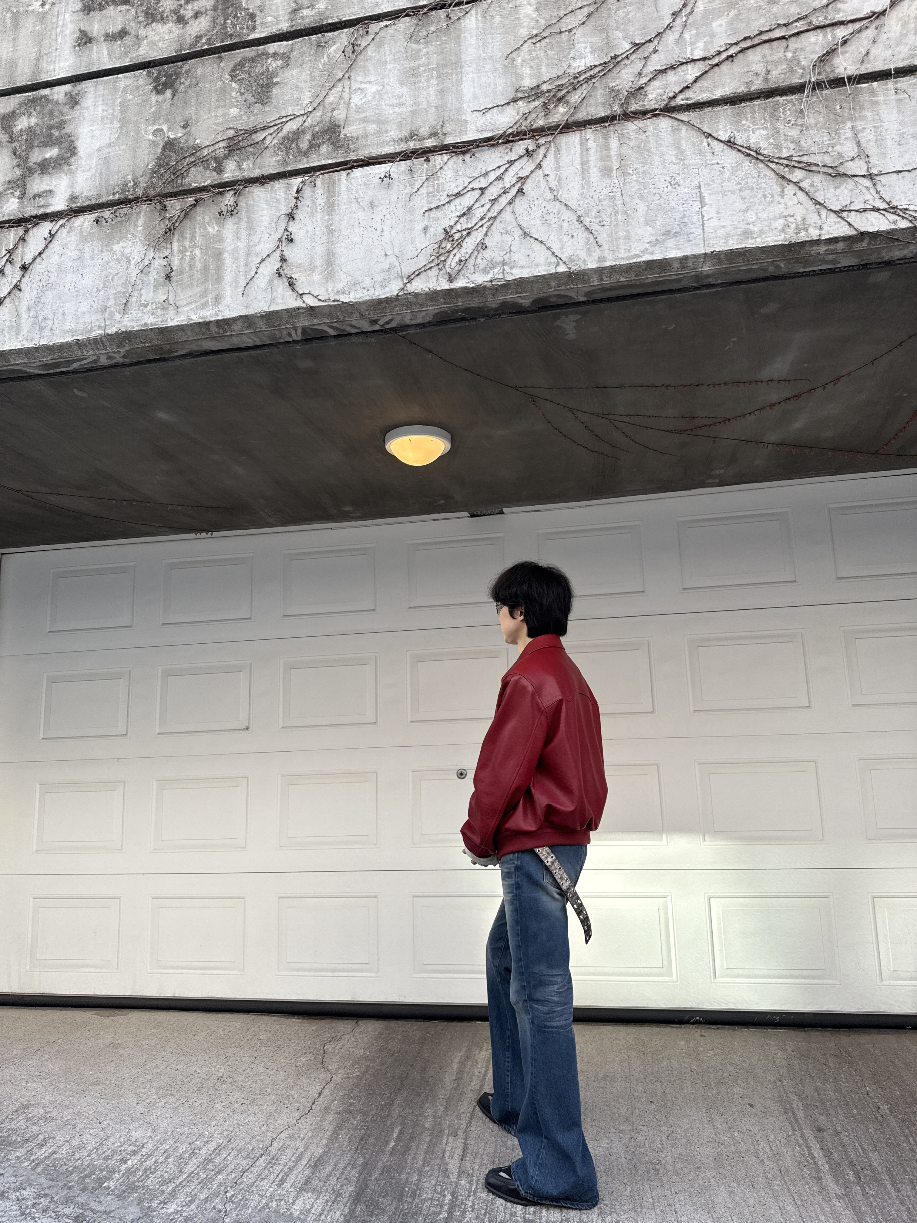 Nonnod Finger Hole Henry Neck T-Shirt Oatmeal, Kamien x MJD Double Hole Belt Black Shearling Calfskin 착용 스타일 - 6