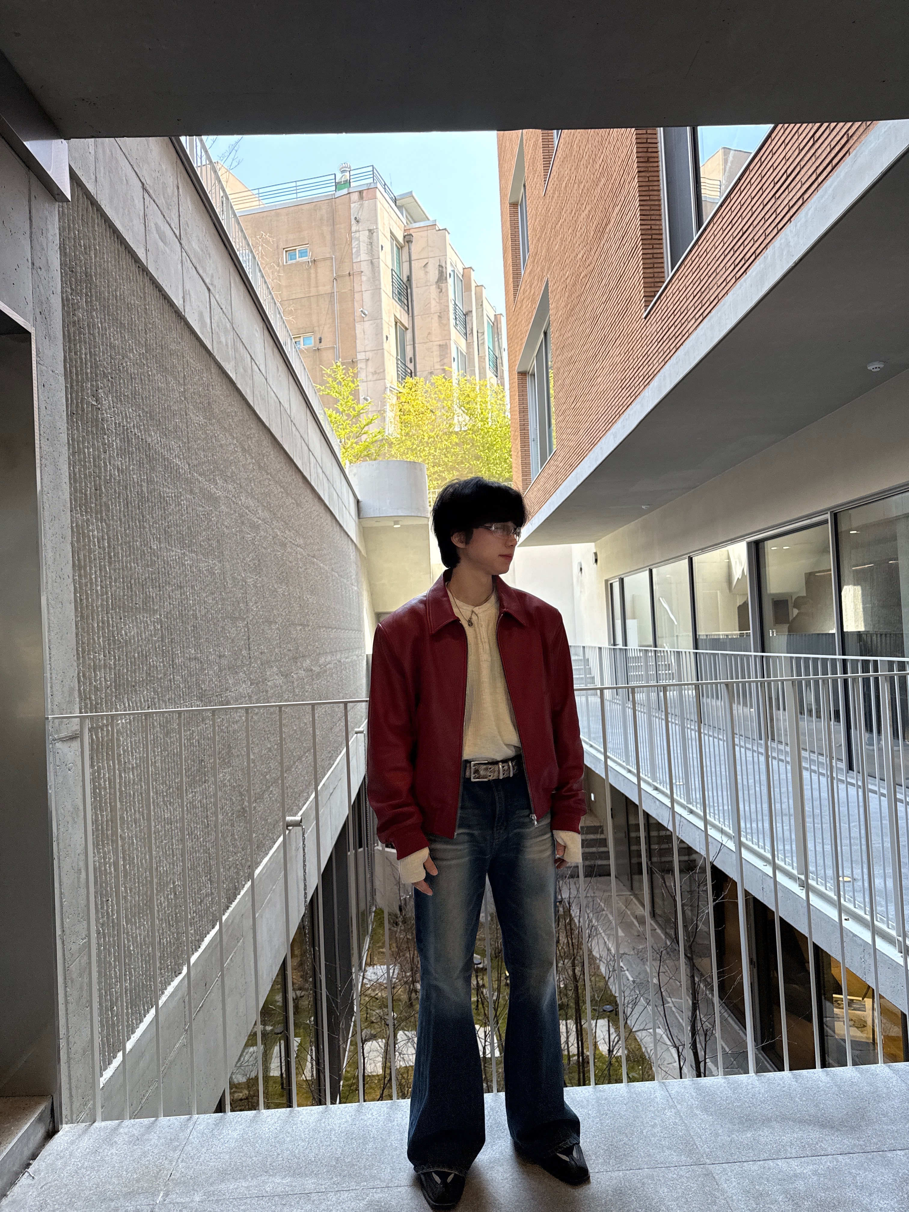 Nonnod Finger Hole Henry Neck T-Shirt Oatmeal, Kamien x MJD Double Hole Belt Black Shearling Calfskin 착용 스타일 - 10