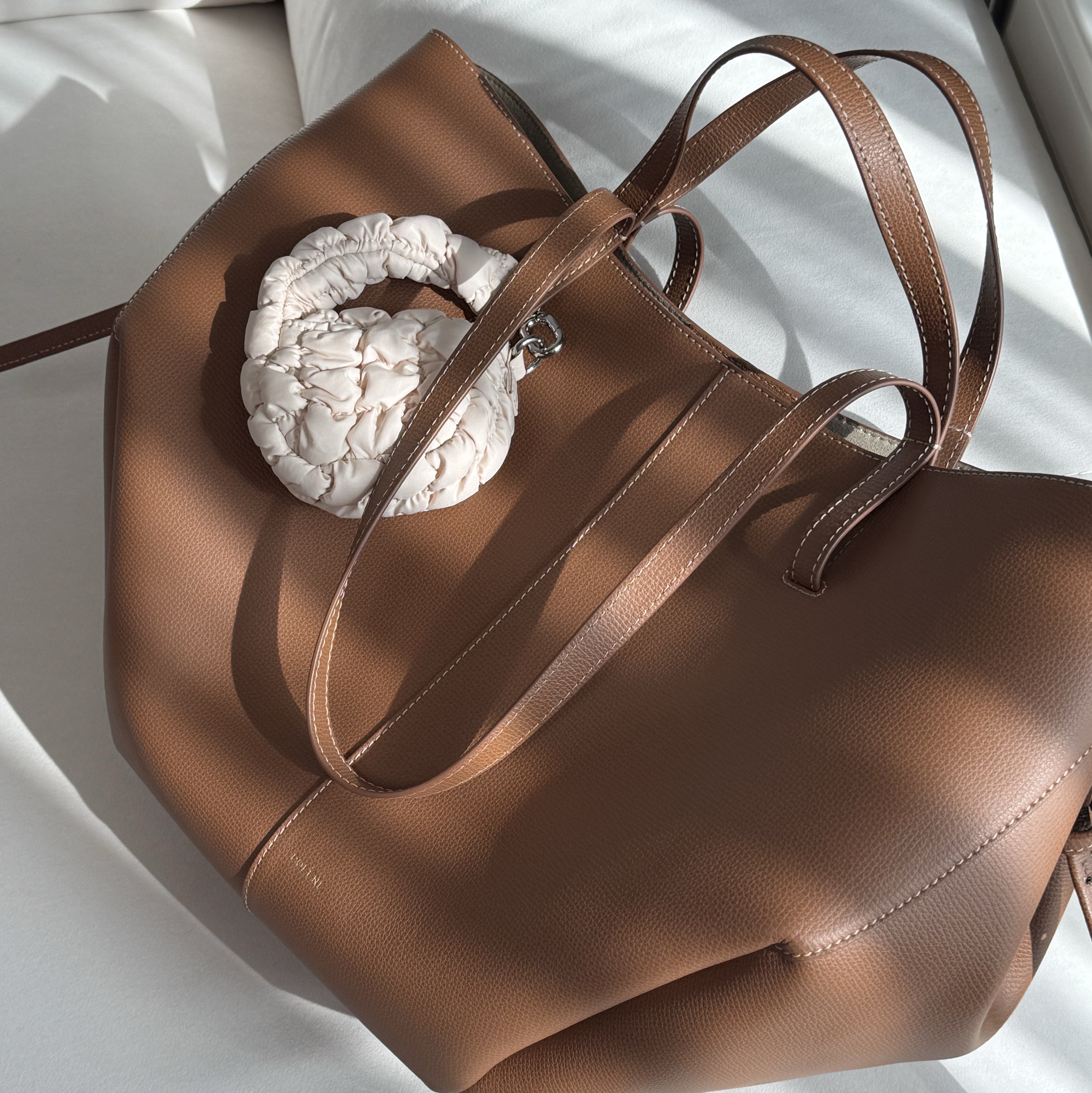 Polene Cyme Camel, COS Quilted Nano Bag Beige 착용 스타일