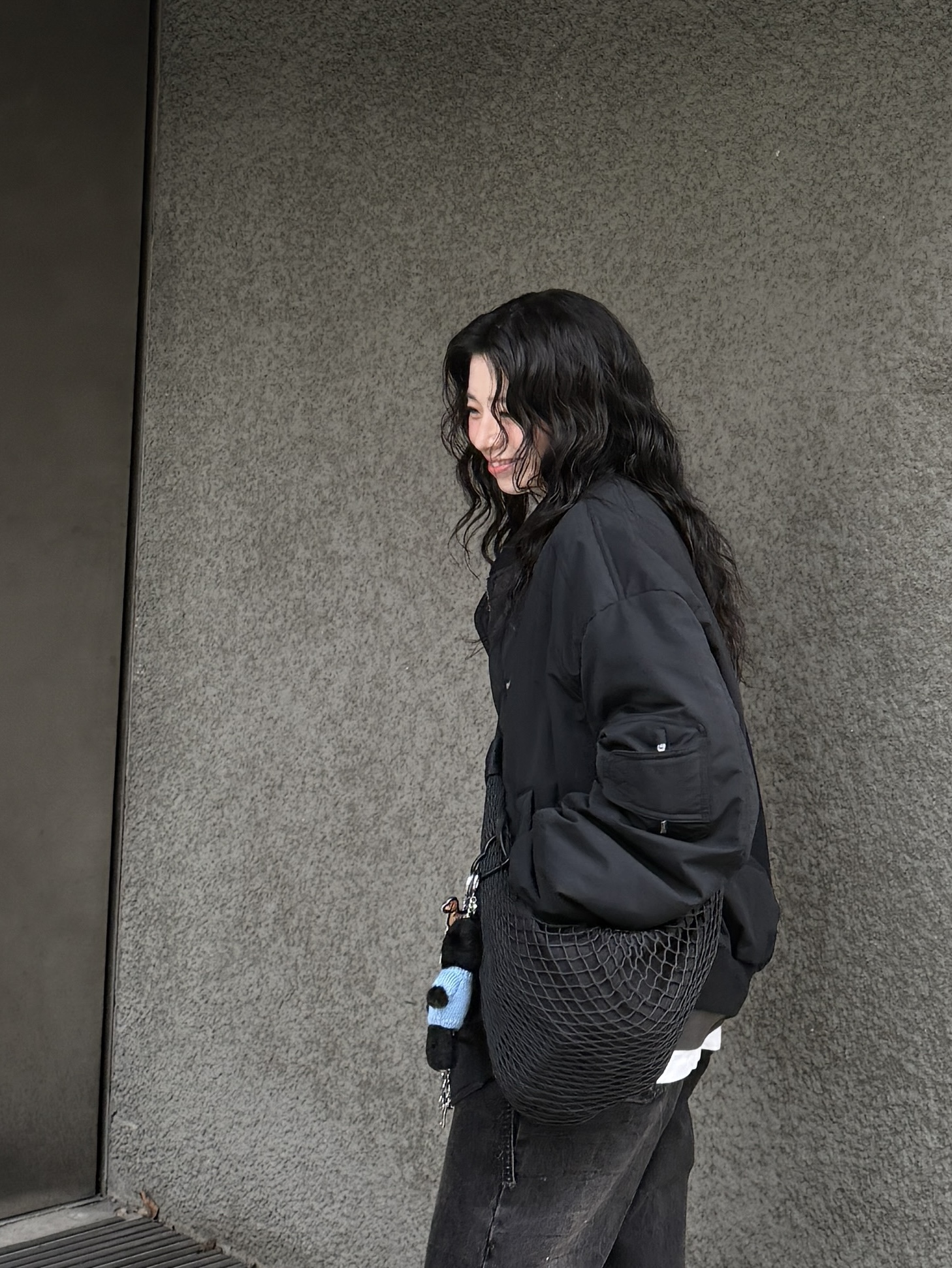Lemaire Croissant Filt Bag Polyester Net Black, New Balance x JJJJound 2002R Gore-Tex Pine 착용 스타일 - 3