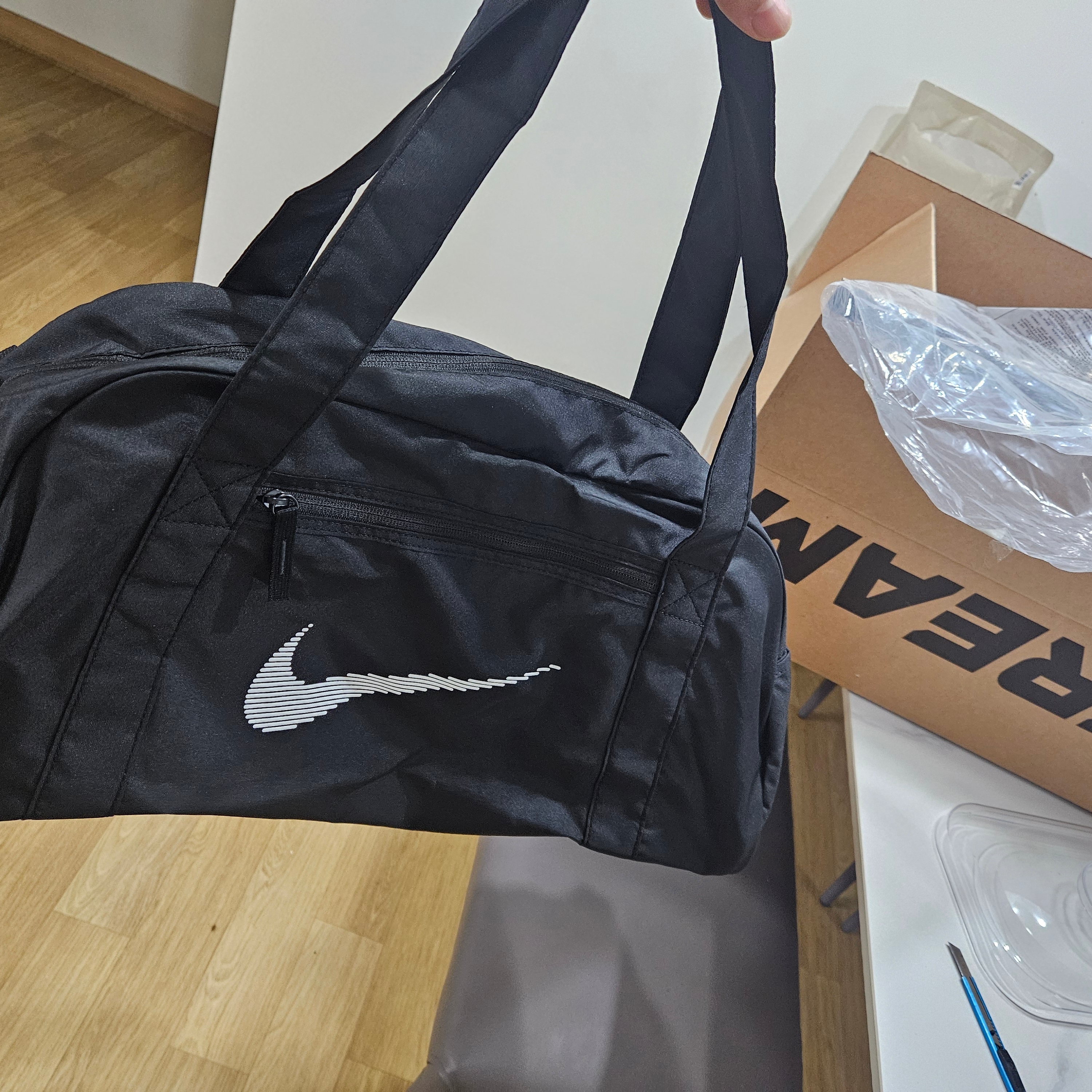 Nike Gym Club Duffle Bag 24L Black 착용 스타일 - 2