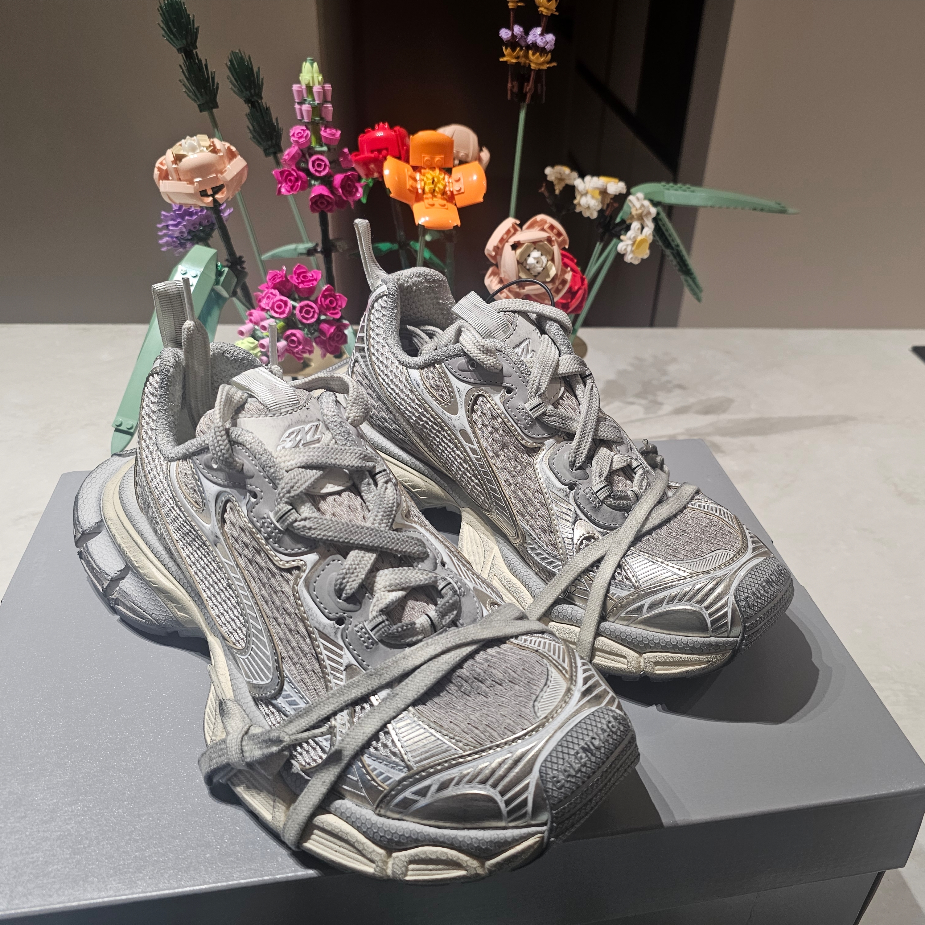 Balenciaga 3XL Sneakers Light Beige 착용 스타일