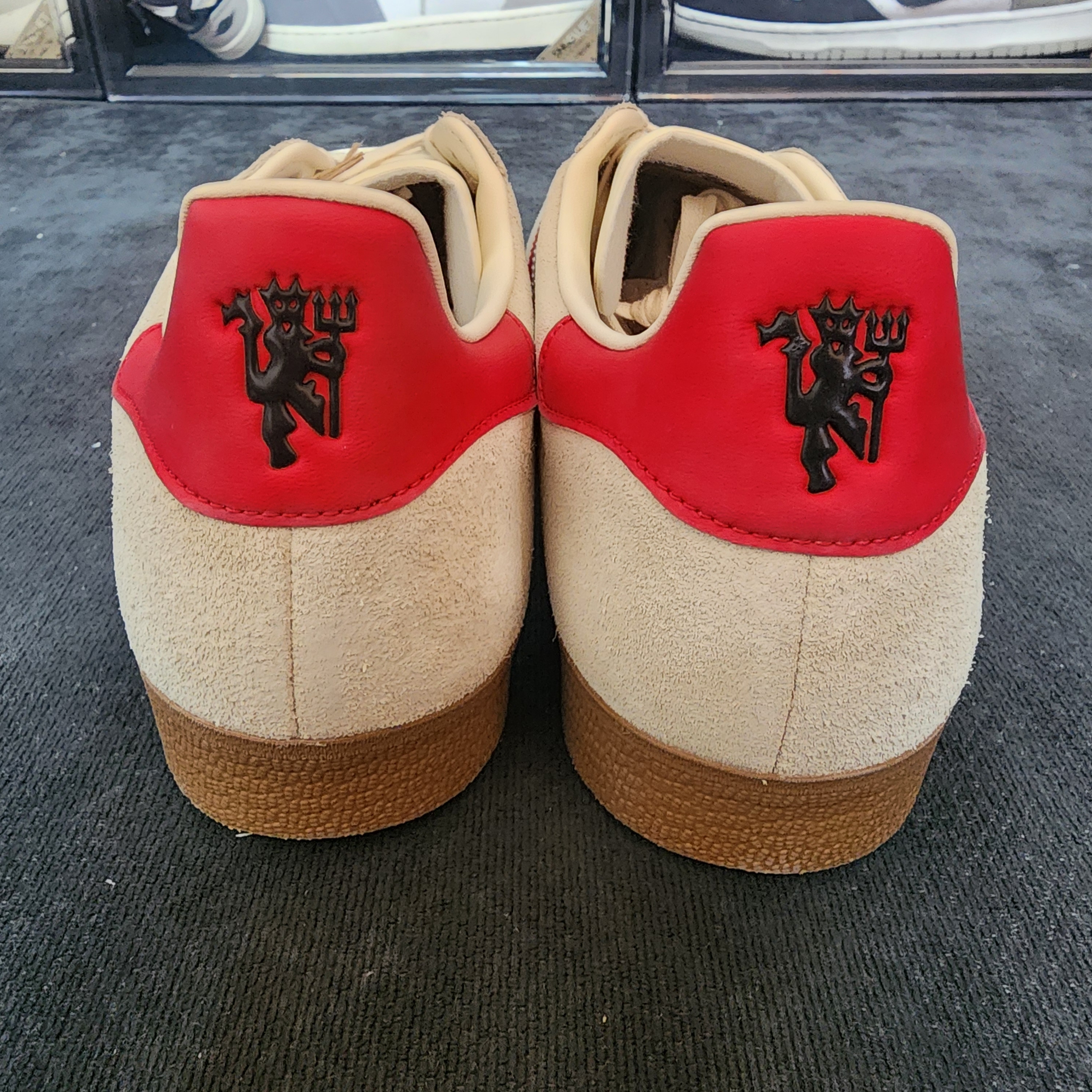 Adidas Manchester United Terrace Icon Cream White Mufc Red 착용 스타일 - 5
