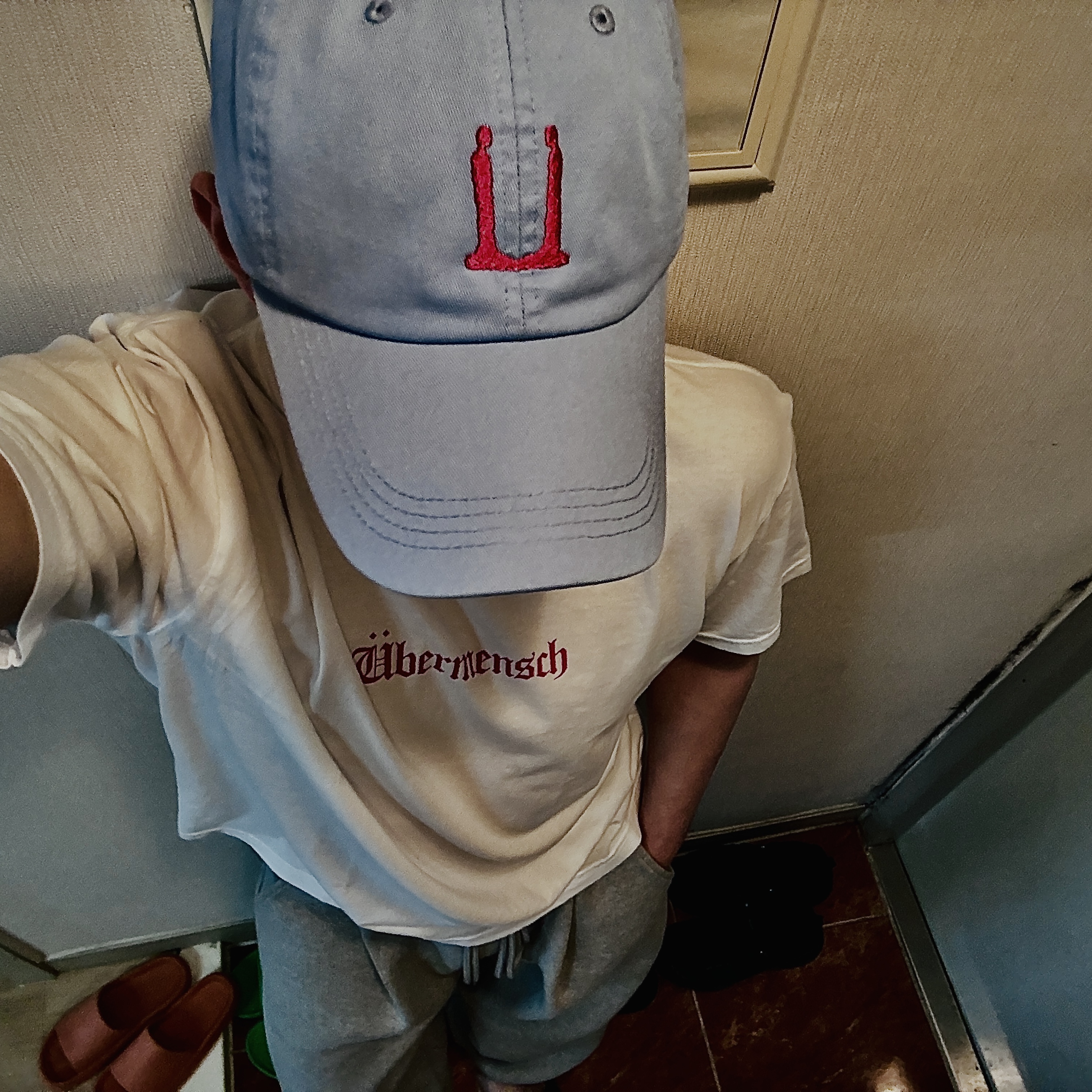 G-DRAGON Ubermensch Cap Sky Blue, Undermycar Mu.03 Anti Fxxking Logo Play Oversized Sweat Jogger Melange Gray 착용 스타일 - 1