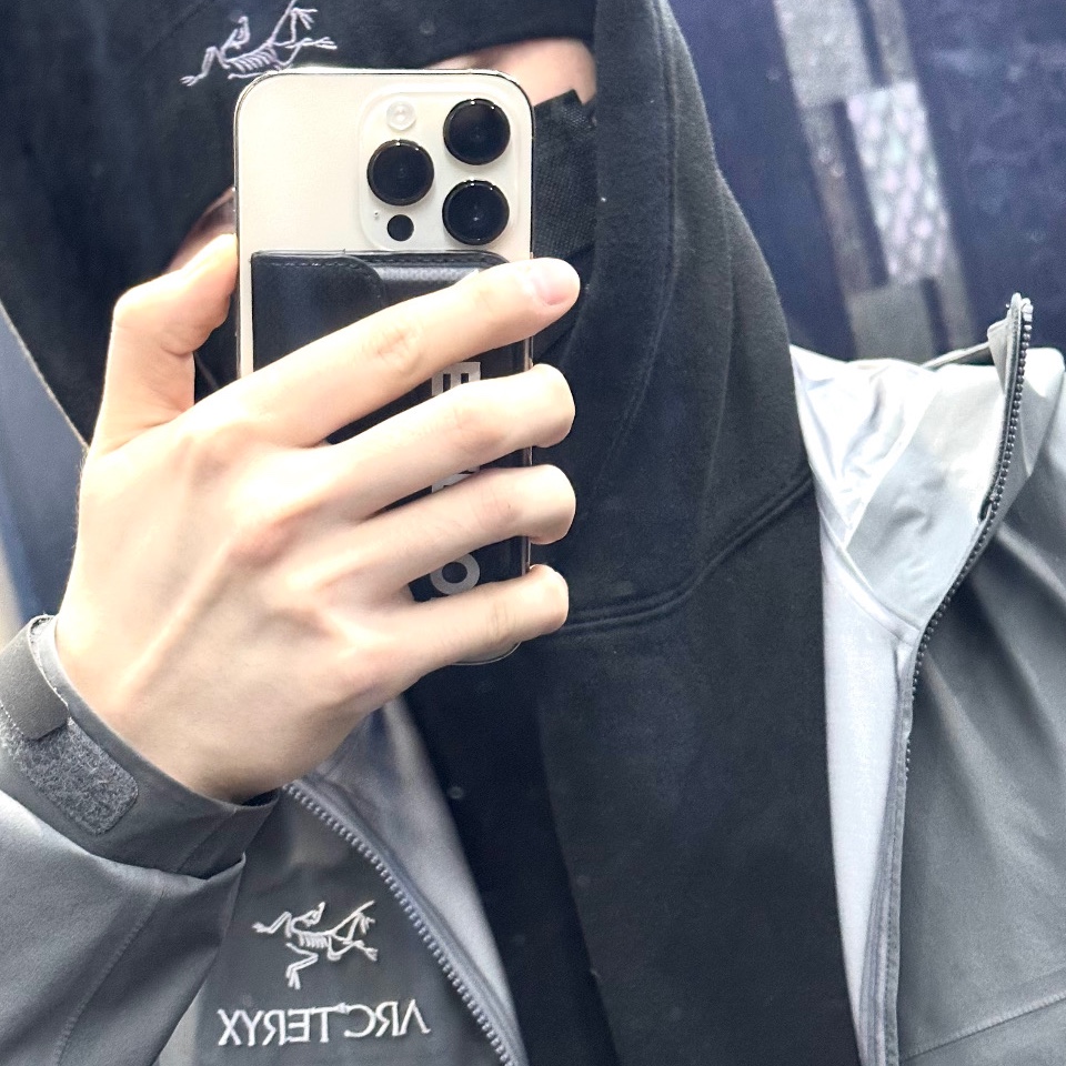 Arc'teryx Rho Lightweight Wool Toque Black, Ader Error Standic Magsafe Wallet Noir 착용 스타일