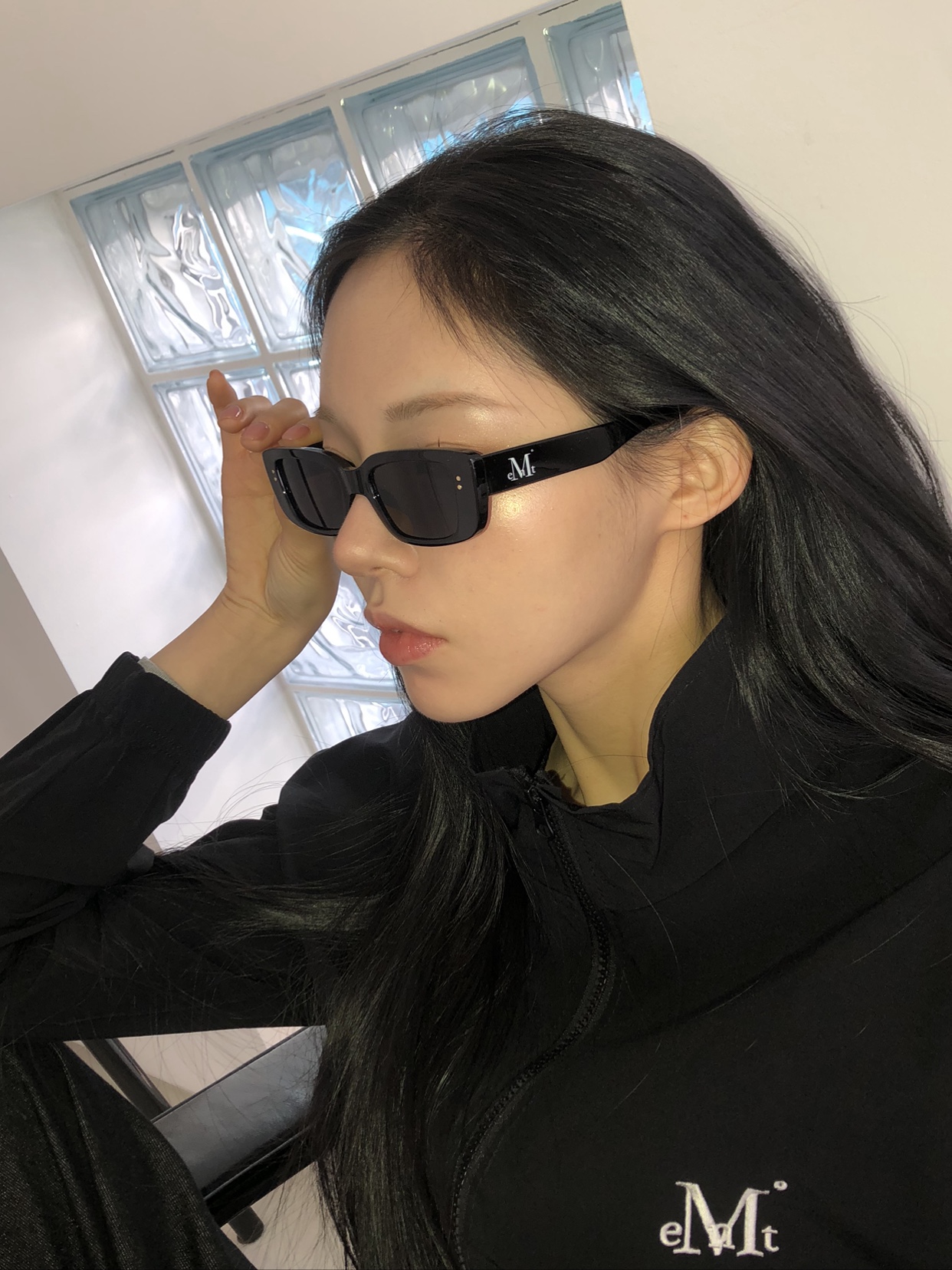MUCNET Signature Logo Point Sunglasses B Type Black, MUCENT Farrll Windbreaker Black 착용 스타일