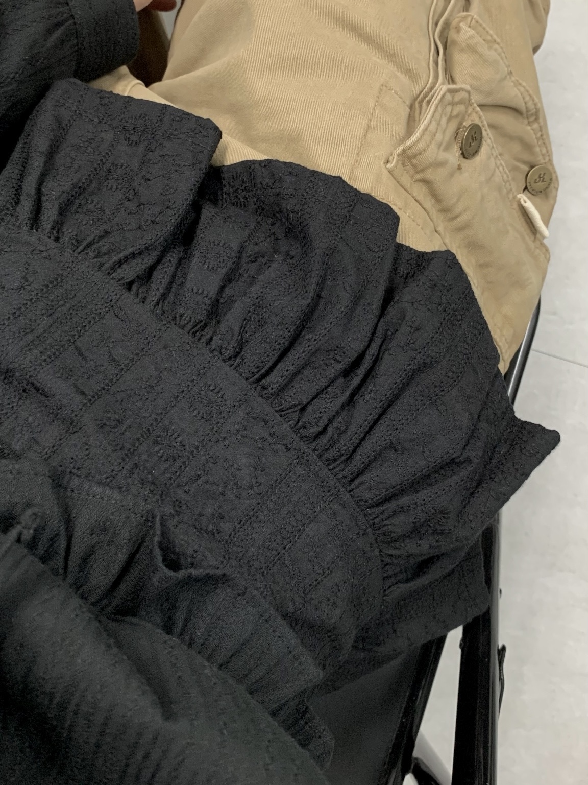 (W) Keen x Omashande Jasper Sneakers Boulder Black, Marshall EmbertonII Black & Brass (Korean Ver.) 착용 스타일 - 3