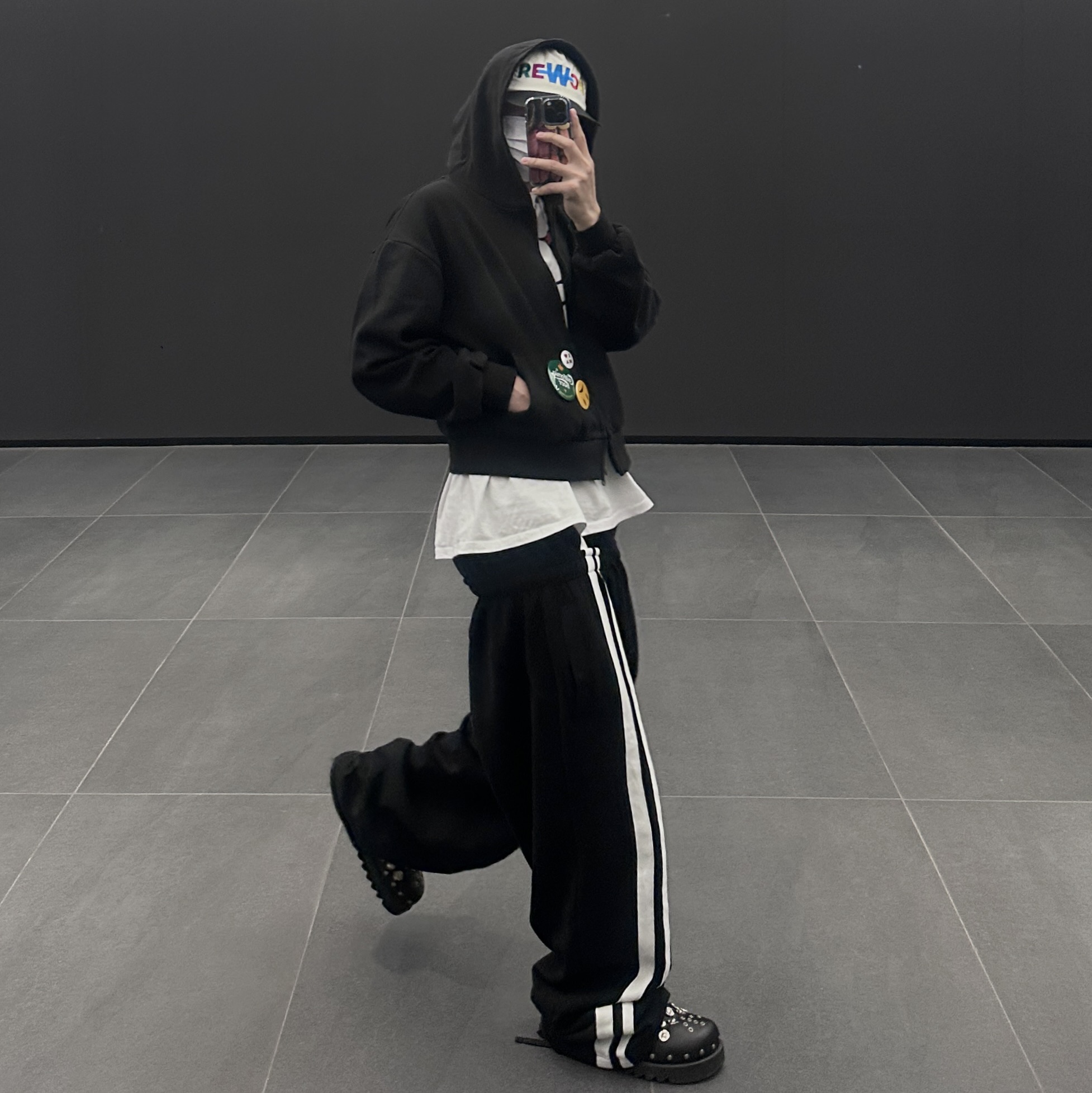G-DRAGON Power Ball Cap White 착용 스타일
