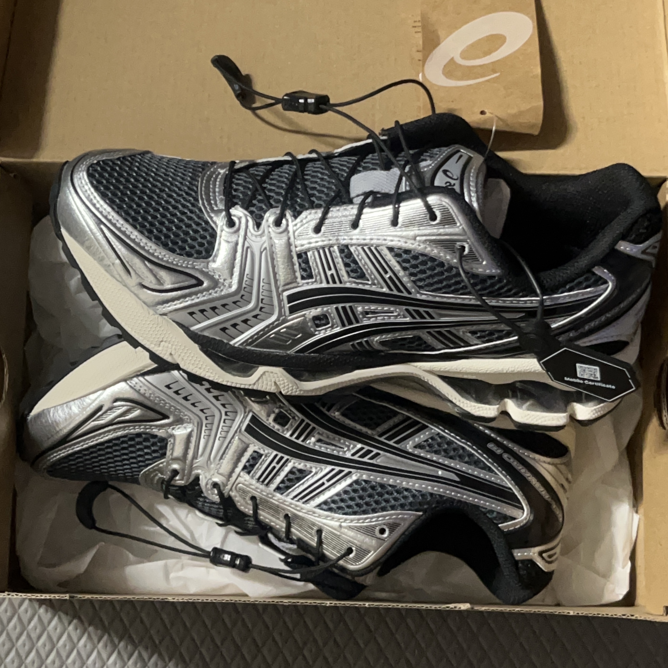 Asics Unlimited Gel-Kayano 14 Carrier Grey Black 착용 스타일