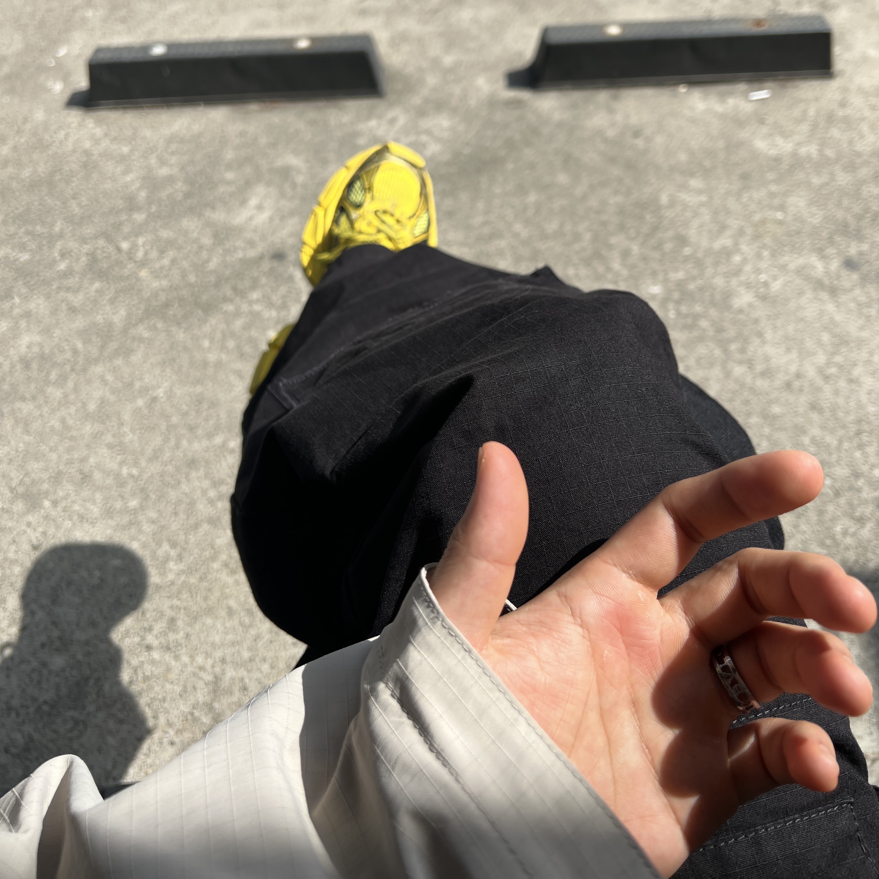 Balenciaga 3XL Sneakers Yellow Black 착용 스타일